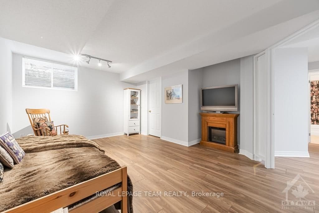 25 QUINTERRA Court photo 21