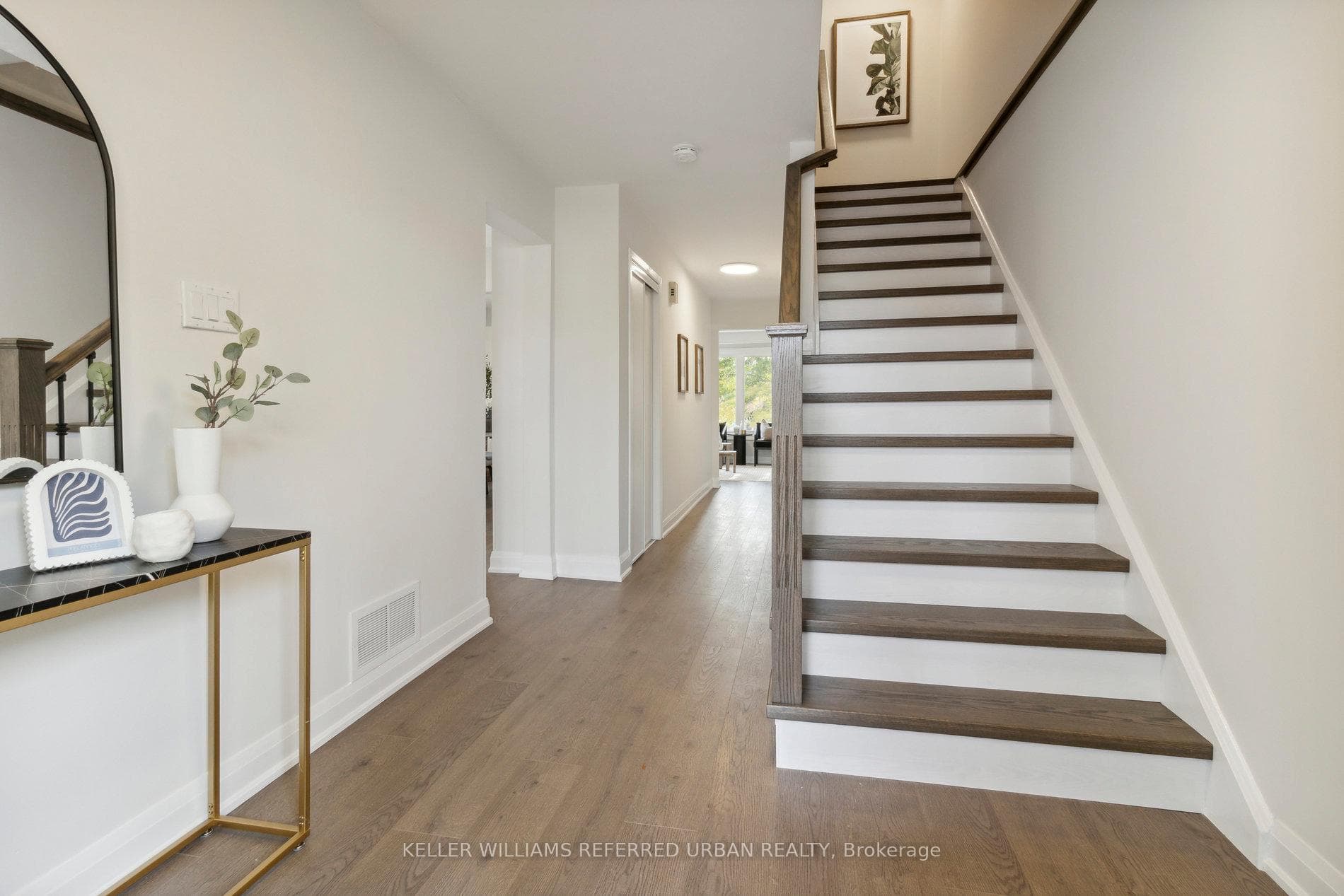 10 Nootka Crescent photo 3