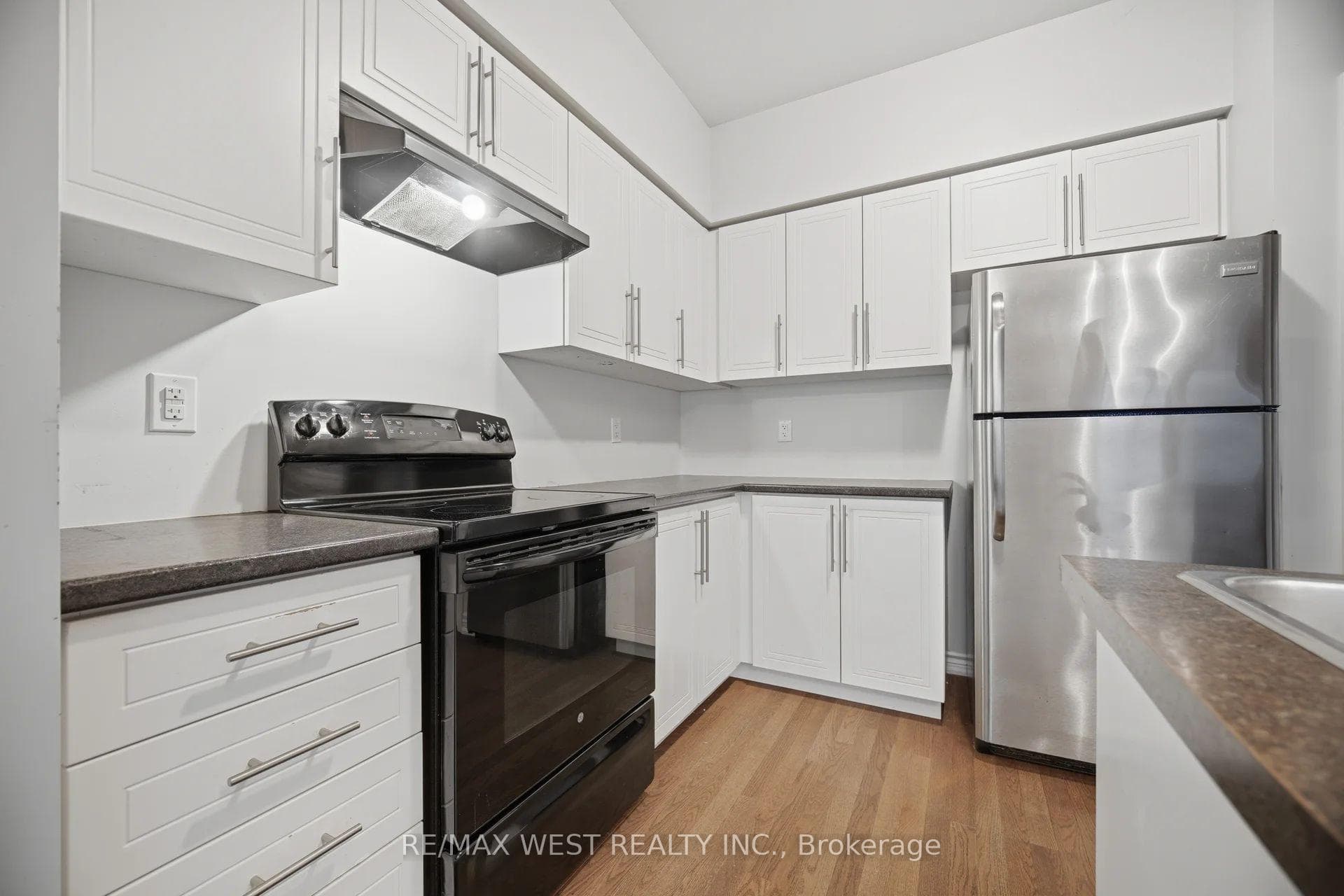 137 Echovalley Drive photo 14