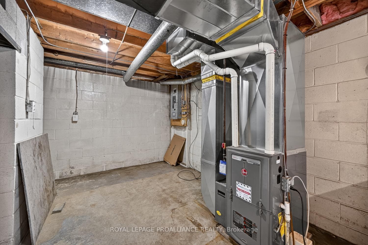 415 RAILWAY Avenue photo 27