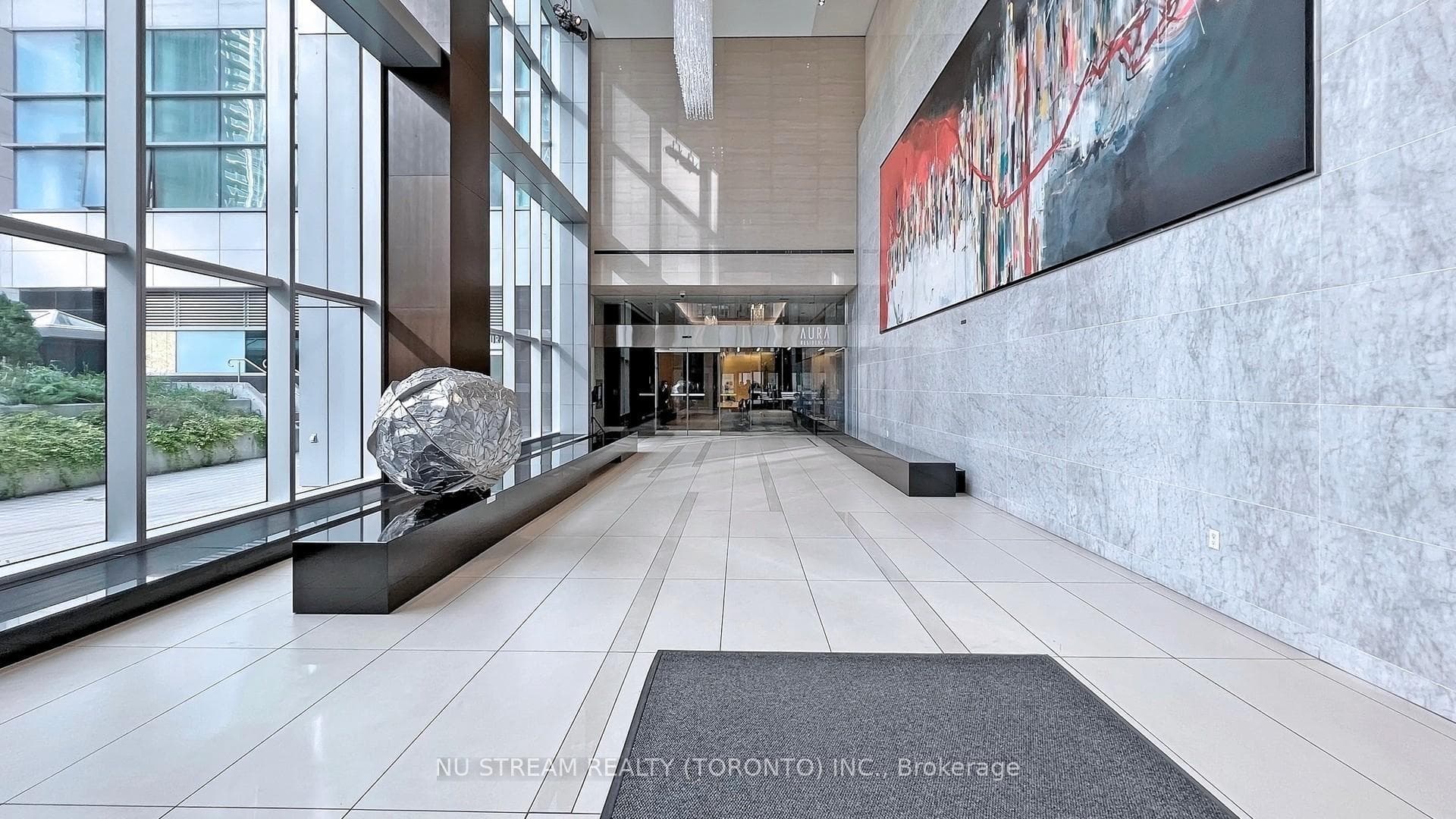 386 Yonge Street Unit 4812 photo 4