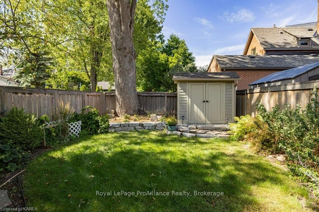 64 WELLINGTON Street photo 43