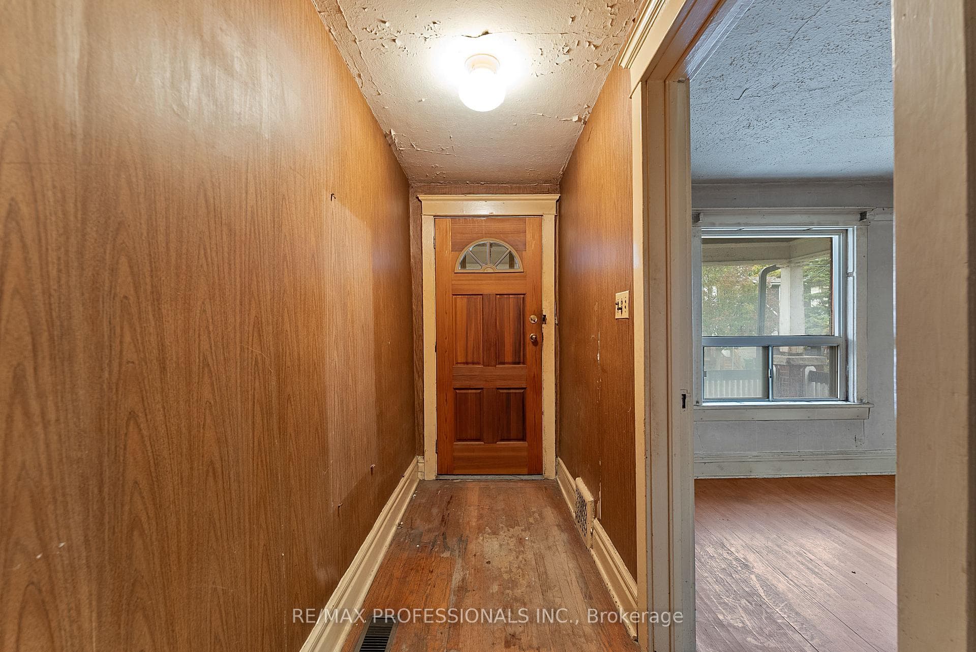 110 Bastedo Avenue photo 5