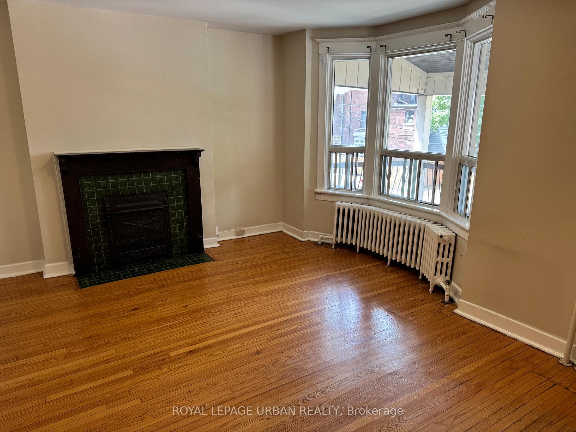 919 Carlaw Avenue Unit 2nd Floor photo 4