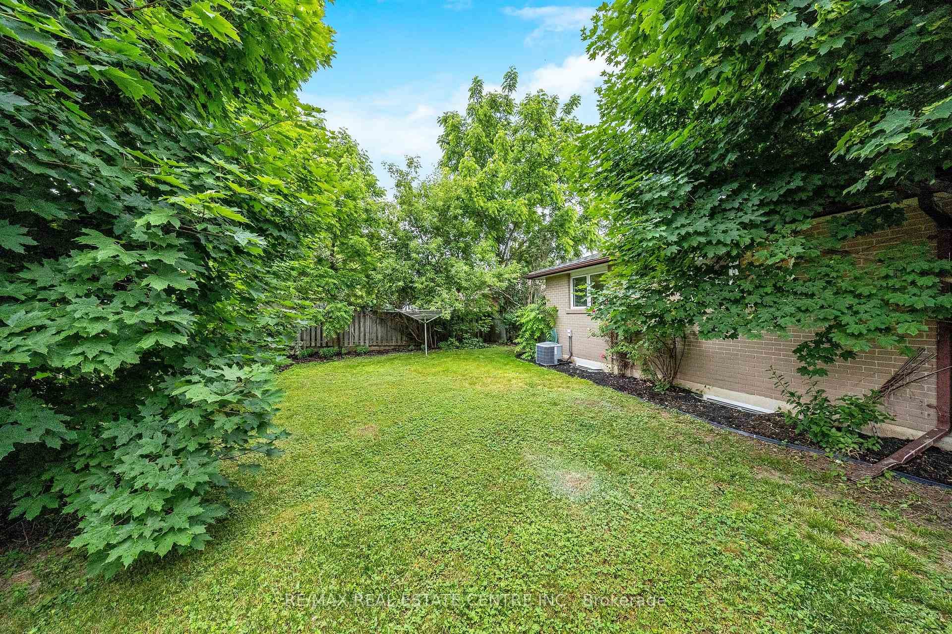 29 Irwin Crescent photo 33