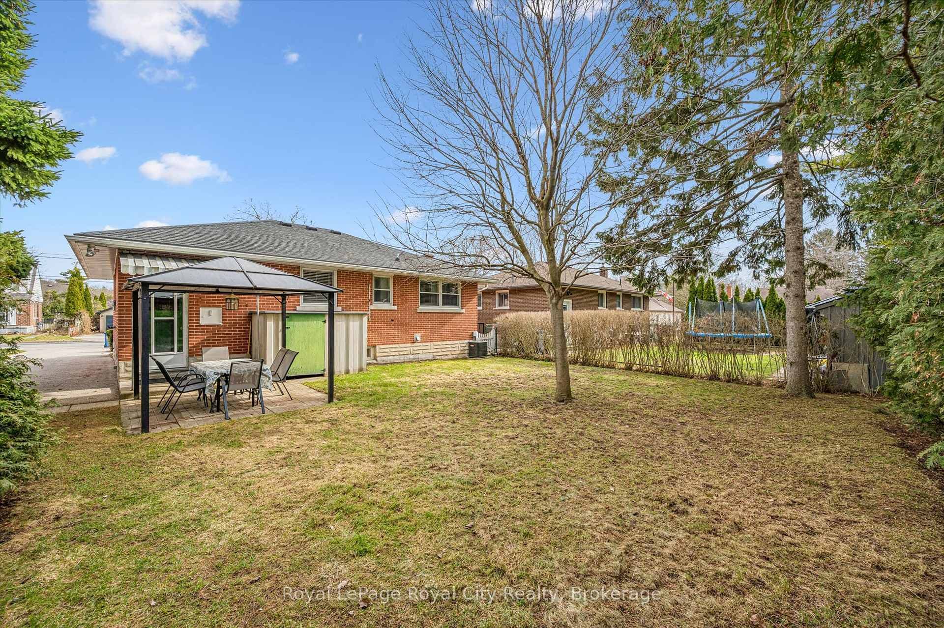 10 Paul Avenue photo 38