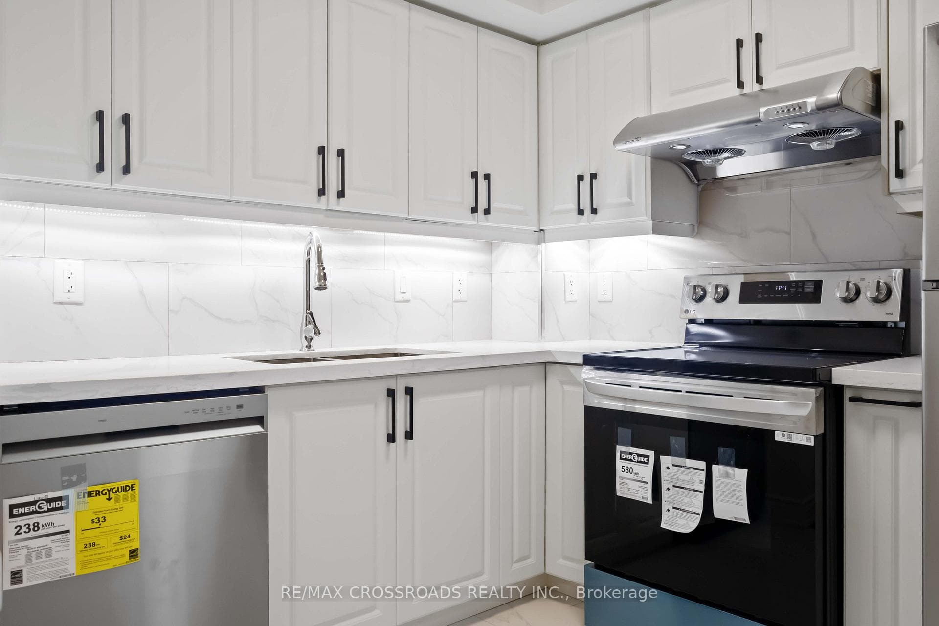 5225 Finch Avenue Unit 303 photo 17