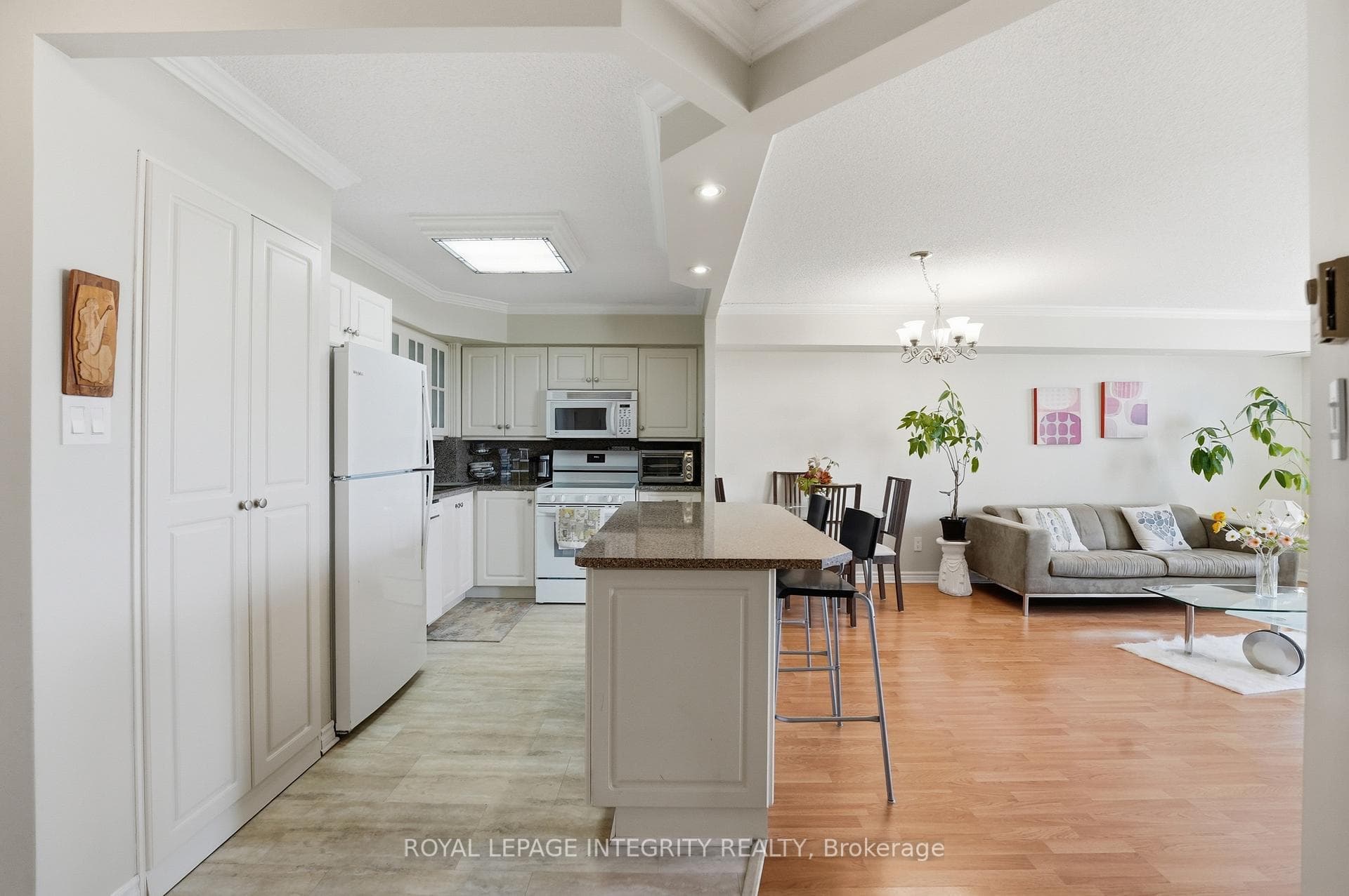 1025 Grenon Avenue Unit 608 photo 6