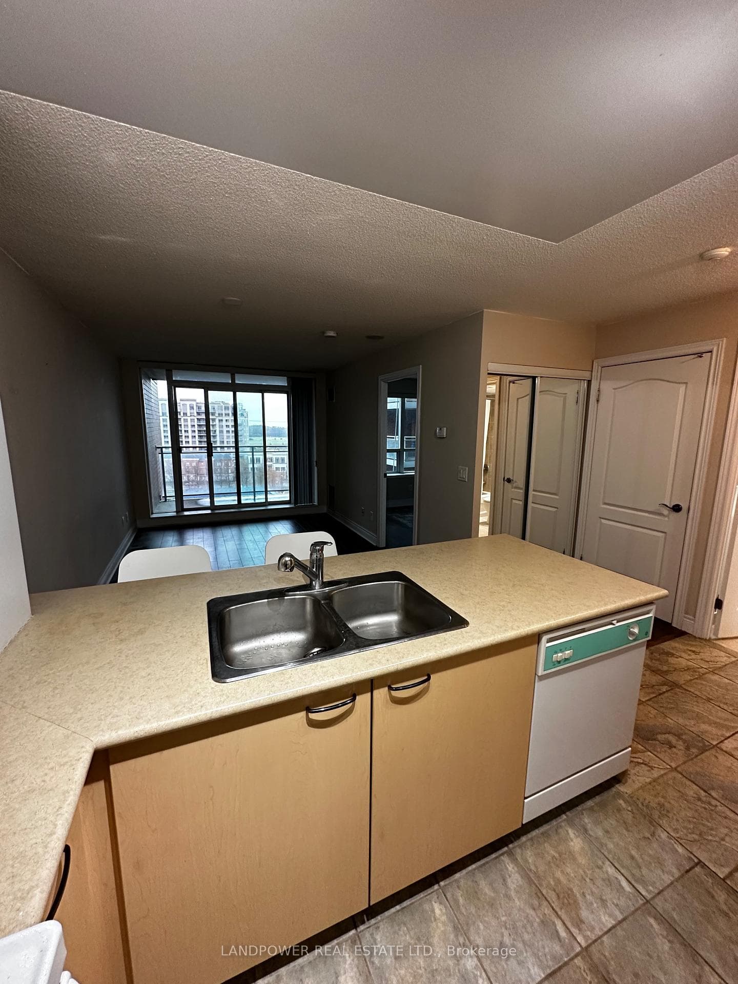 48 Suncrest Boulevard Unit 922 photo 2