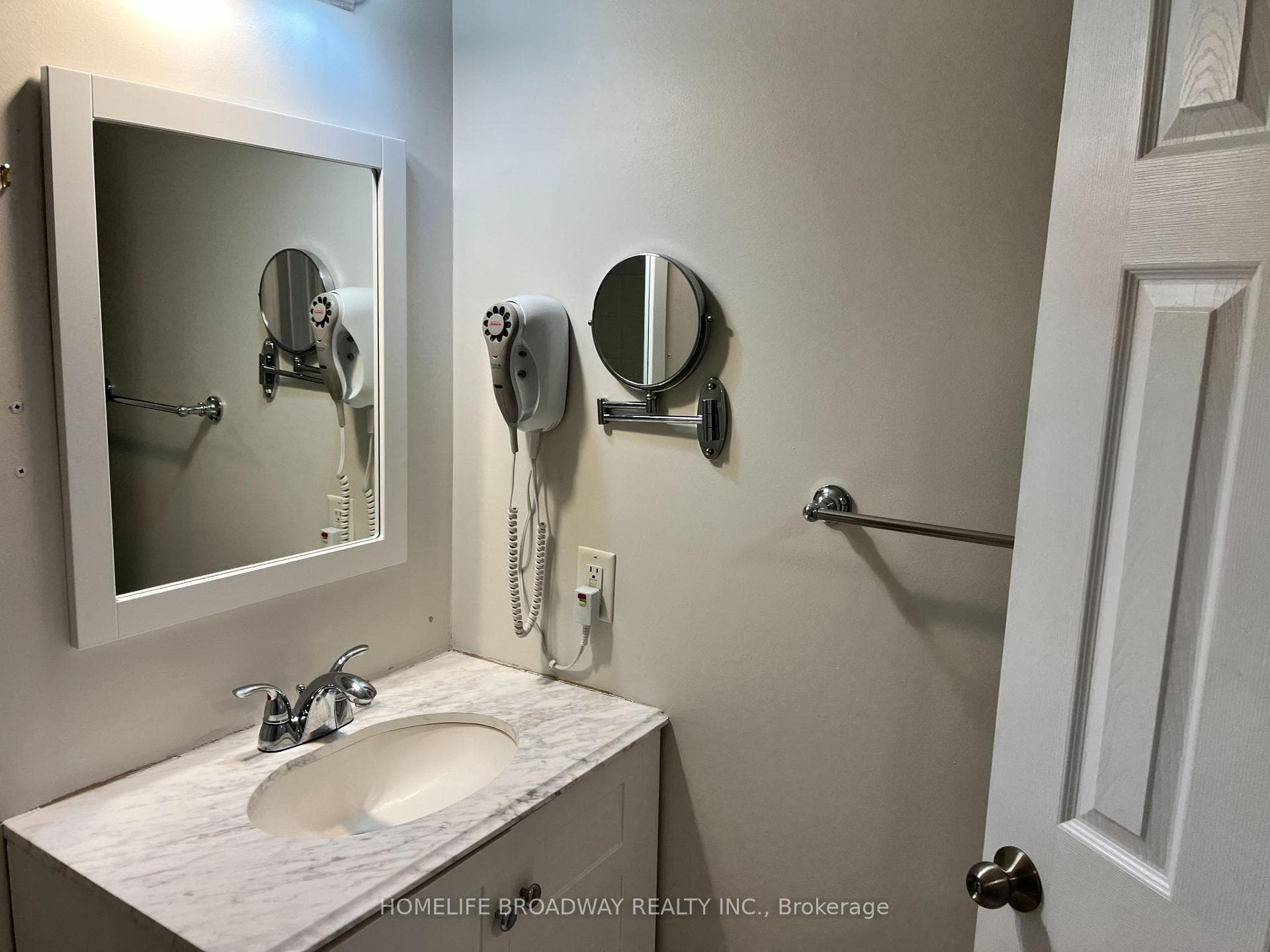 48 Widdifield Avenue photo 17