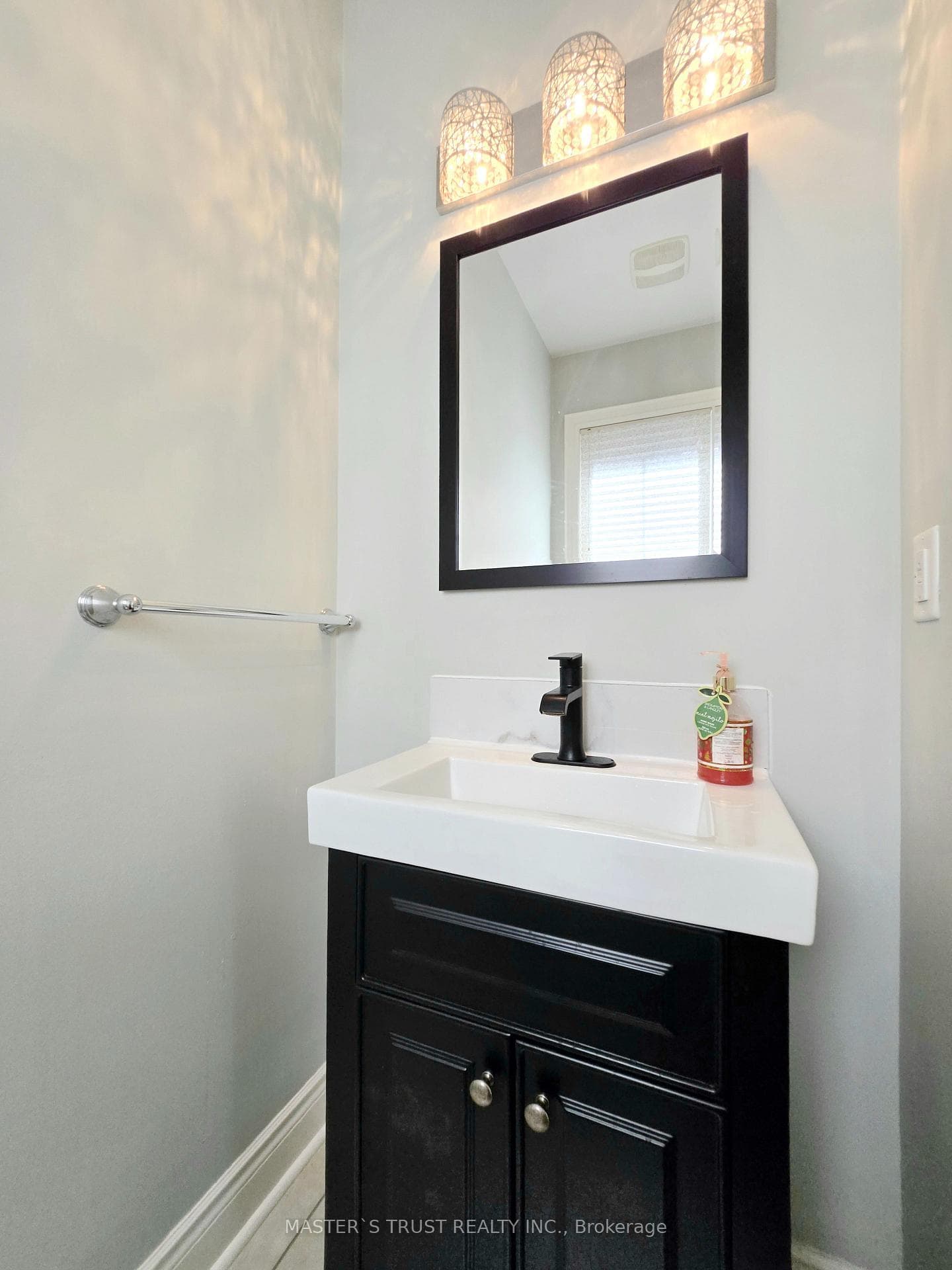 8 Basswood Road photo 6