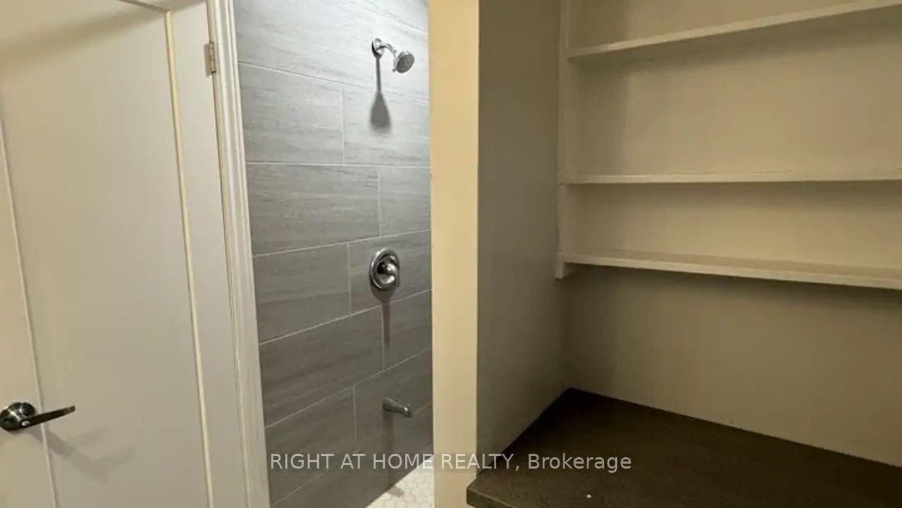 68 Woodington Avenue Unit Main photo 3