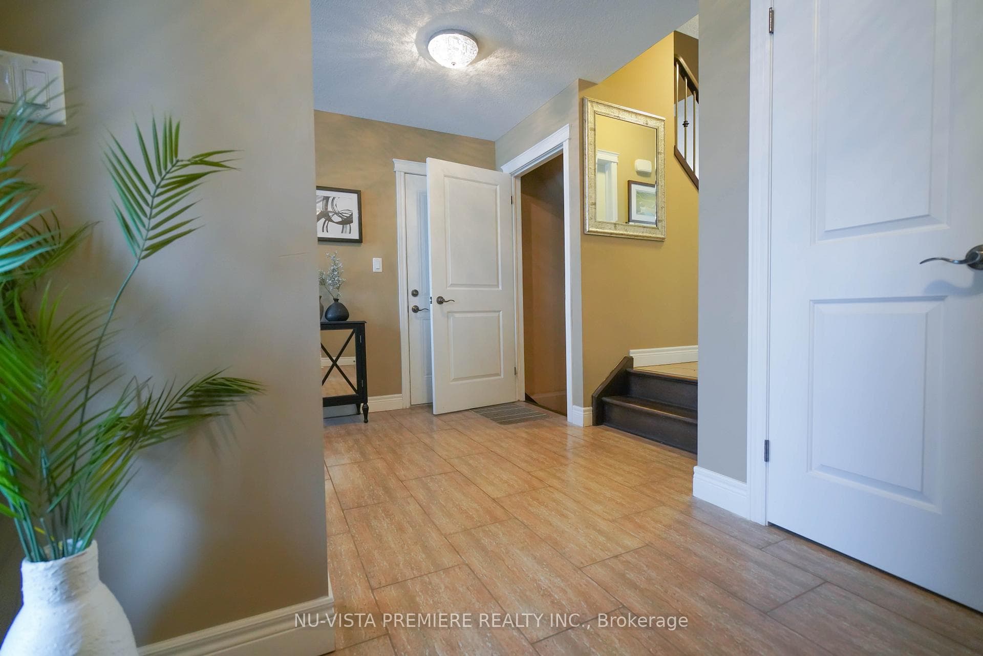 968 Springbank Avenue photo 3
