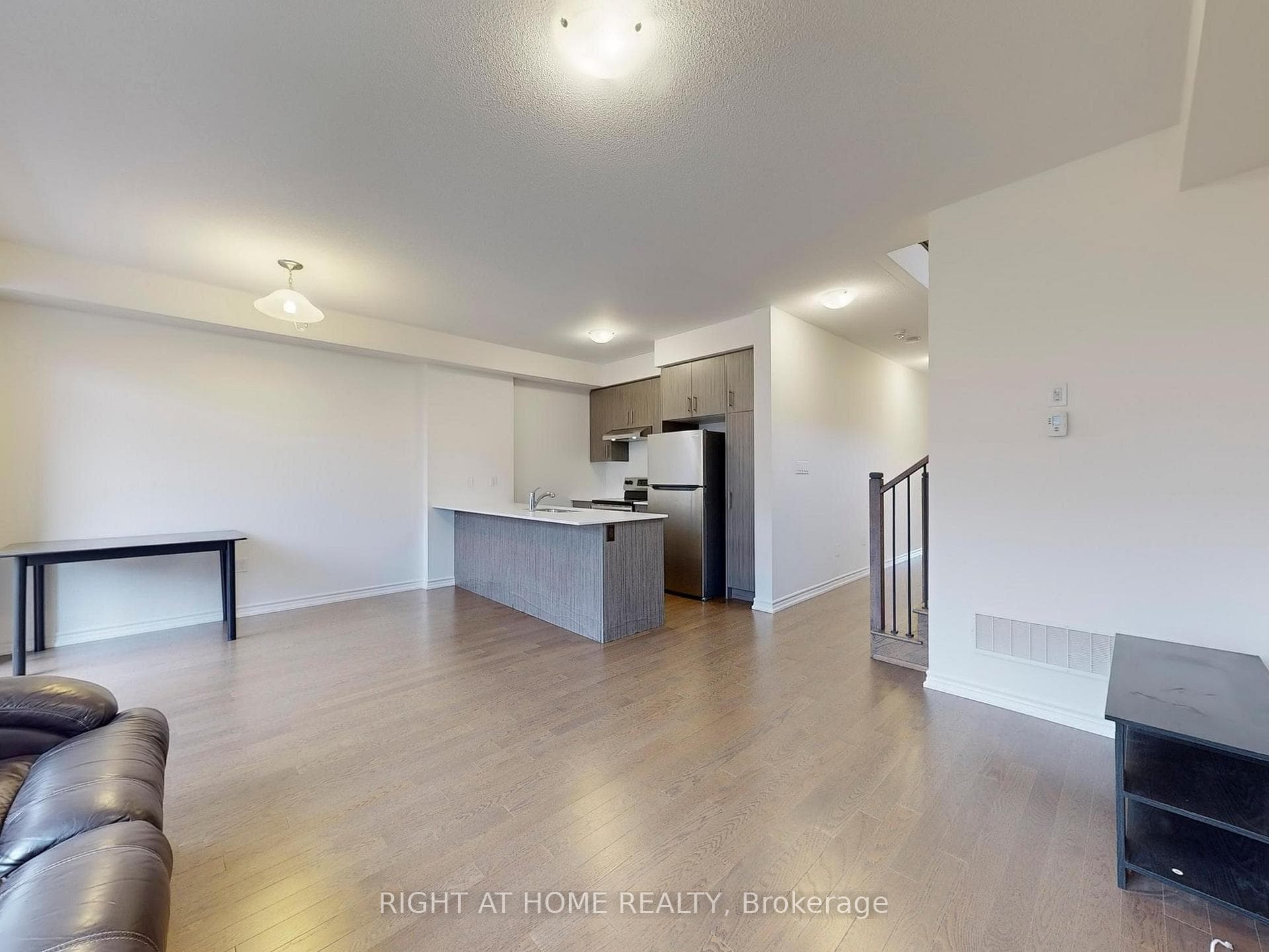 17 Louise Crescent photo 7