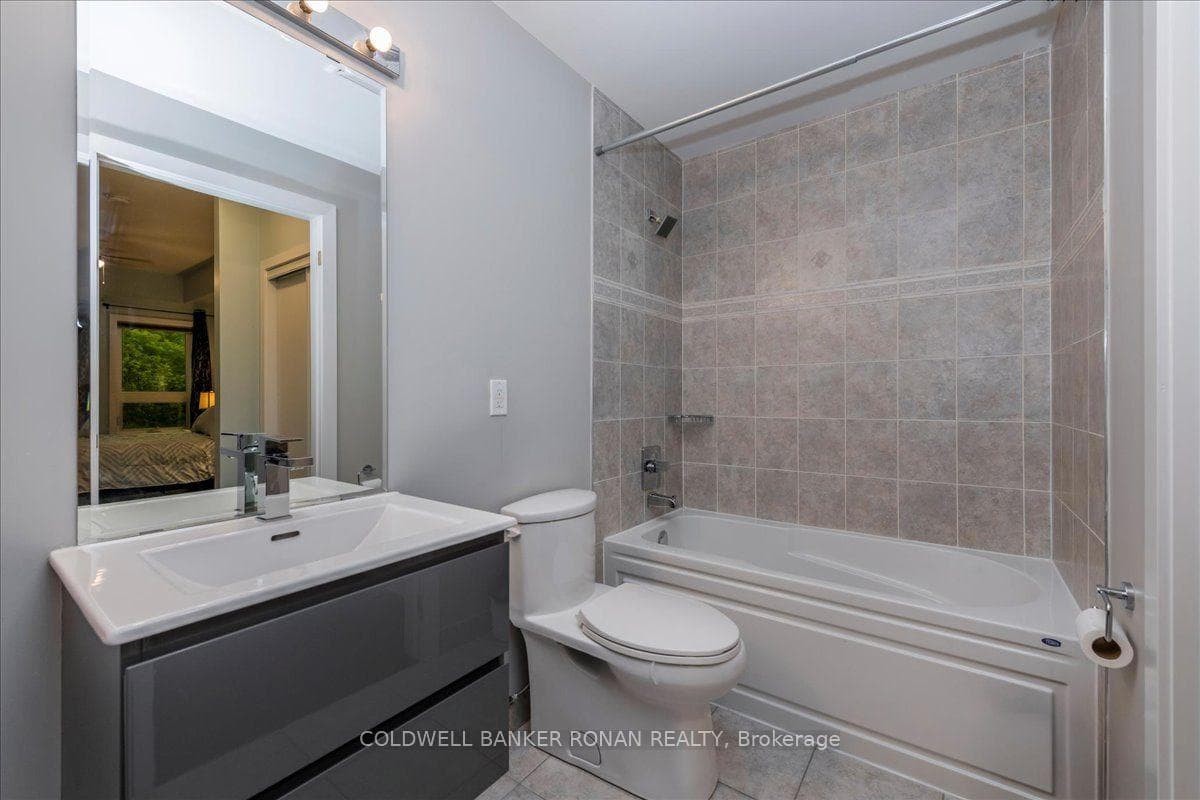 69 Boyne Street Unit 310 photo 17