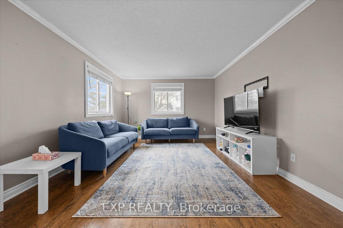 140 Castlegreen Private photo 8