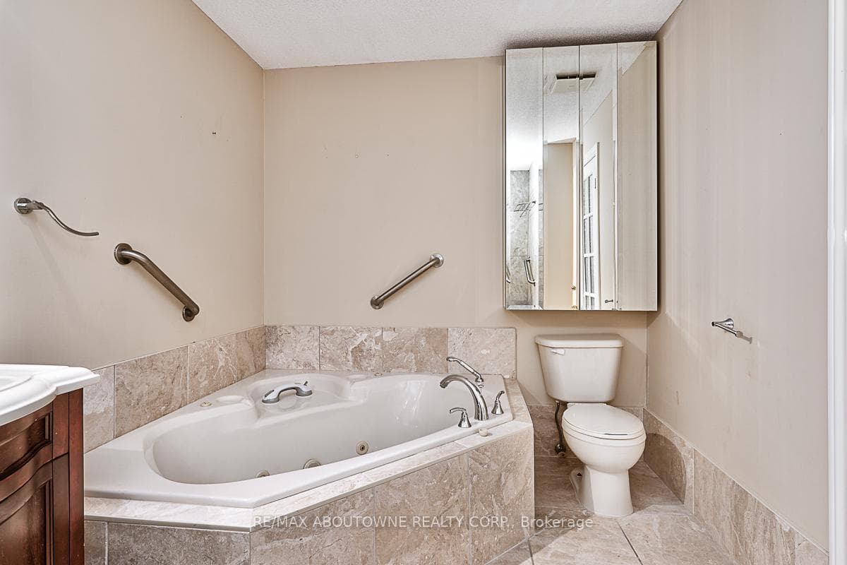 100 Bronte Road Unit 407 photo 22