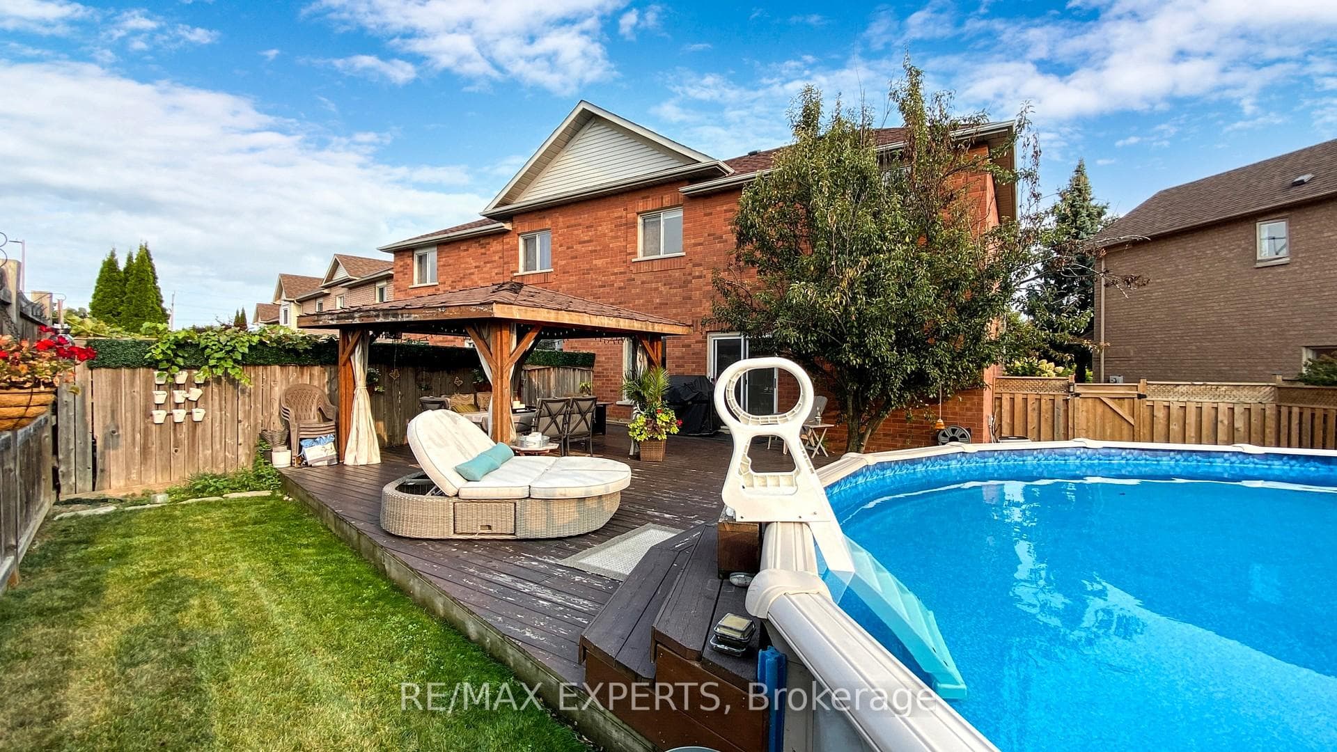1558 Arcadia Square photo 28
