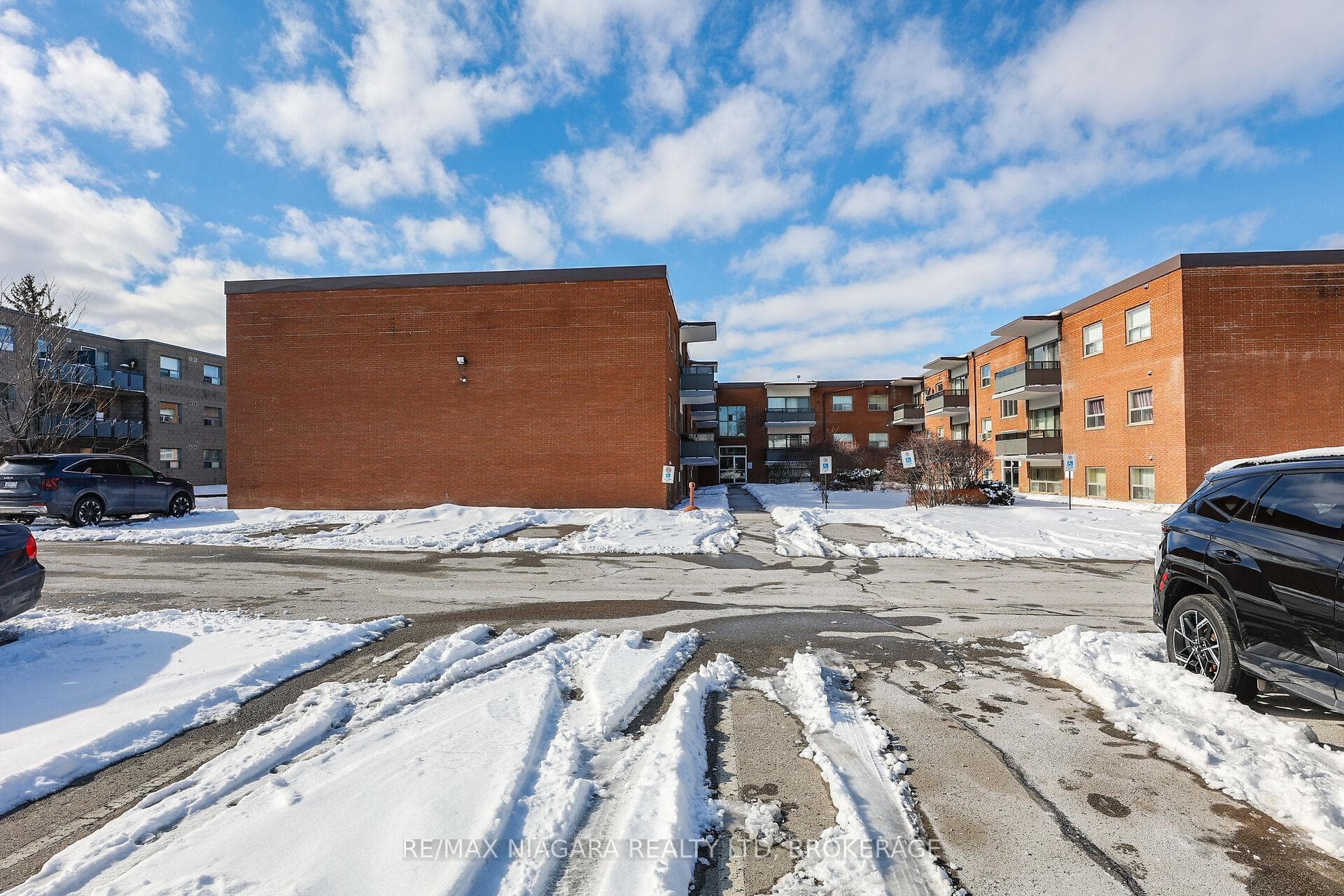 242 Oakdale Avenue Unit 202 photo 32
