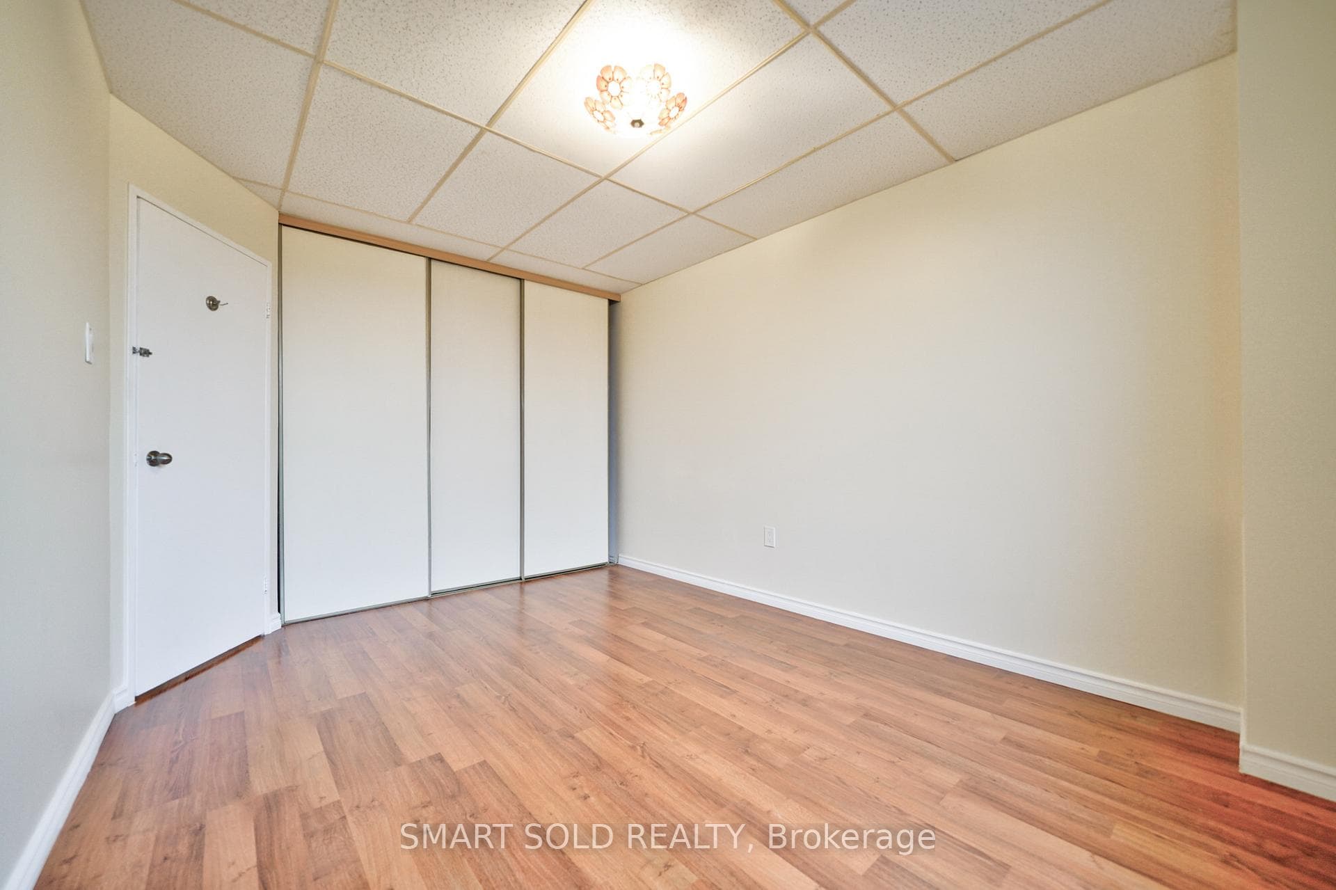 165 Cherokee Boulevard Unit 206 photo 32