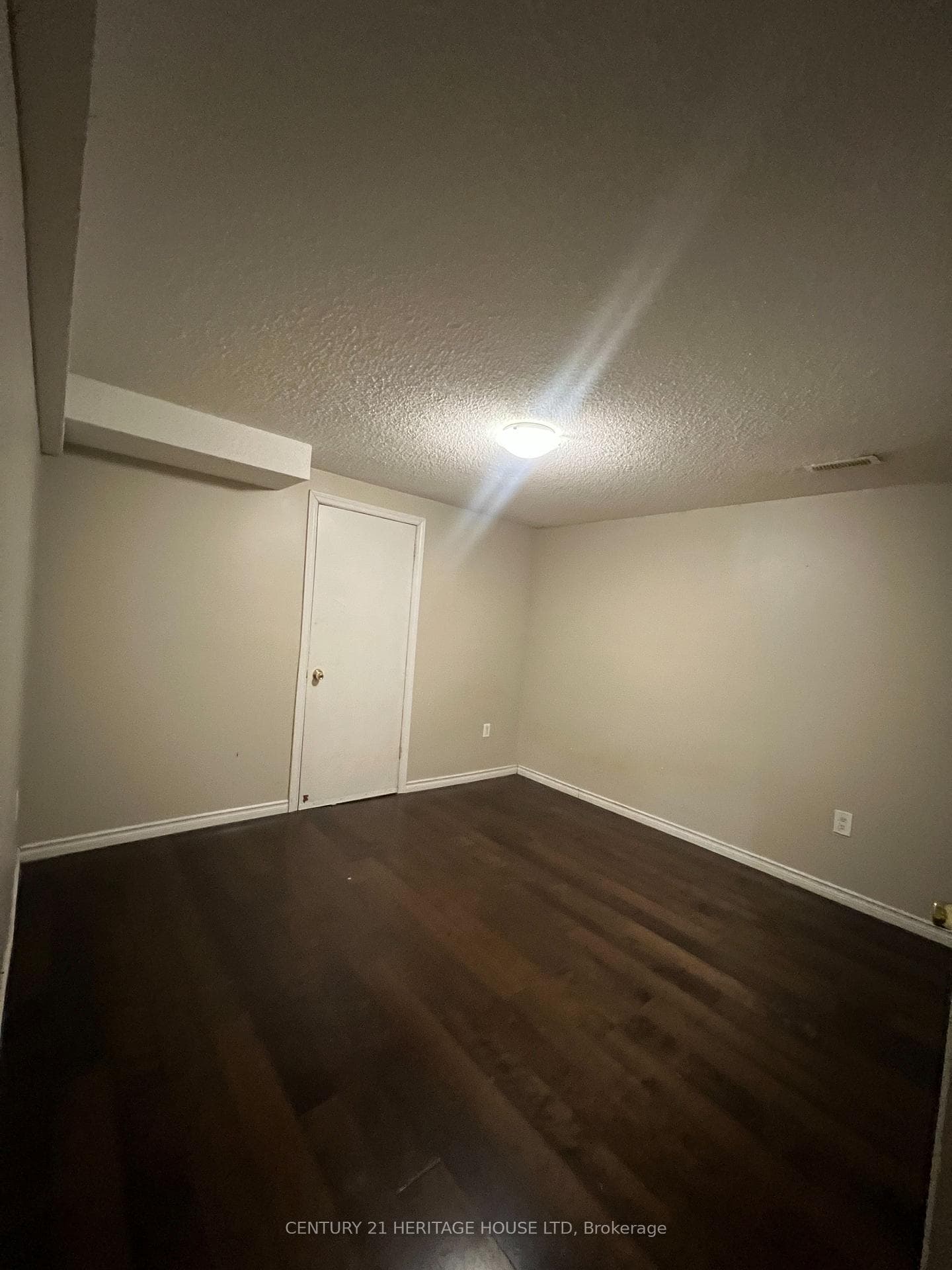 310 Elliott Street photo 21