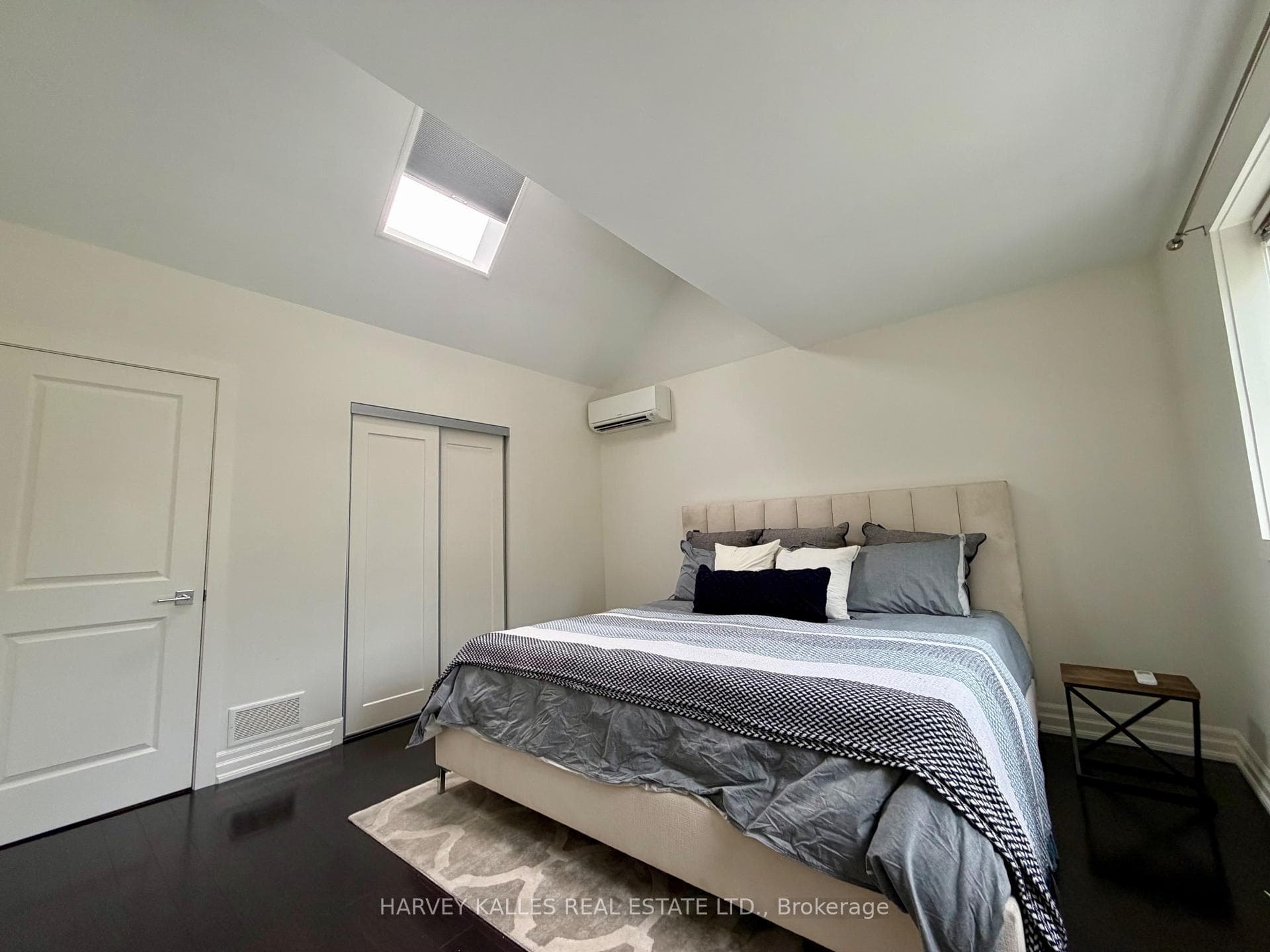318 Sumach Street photo 16
