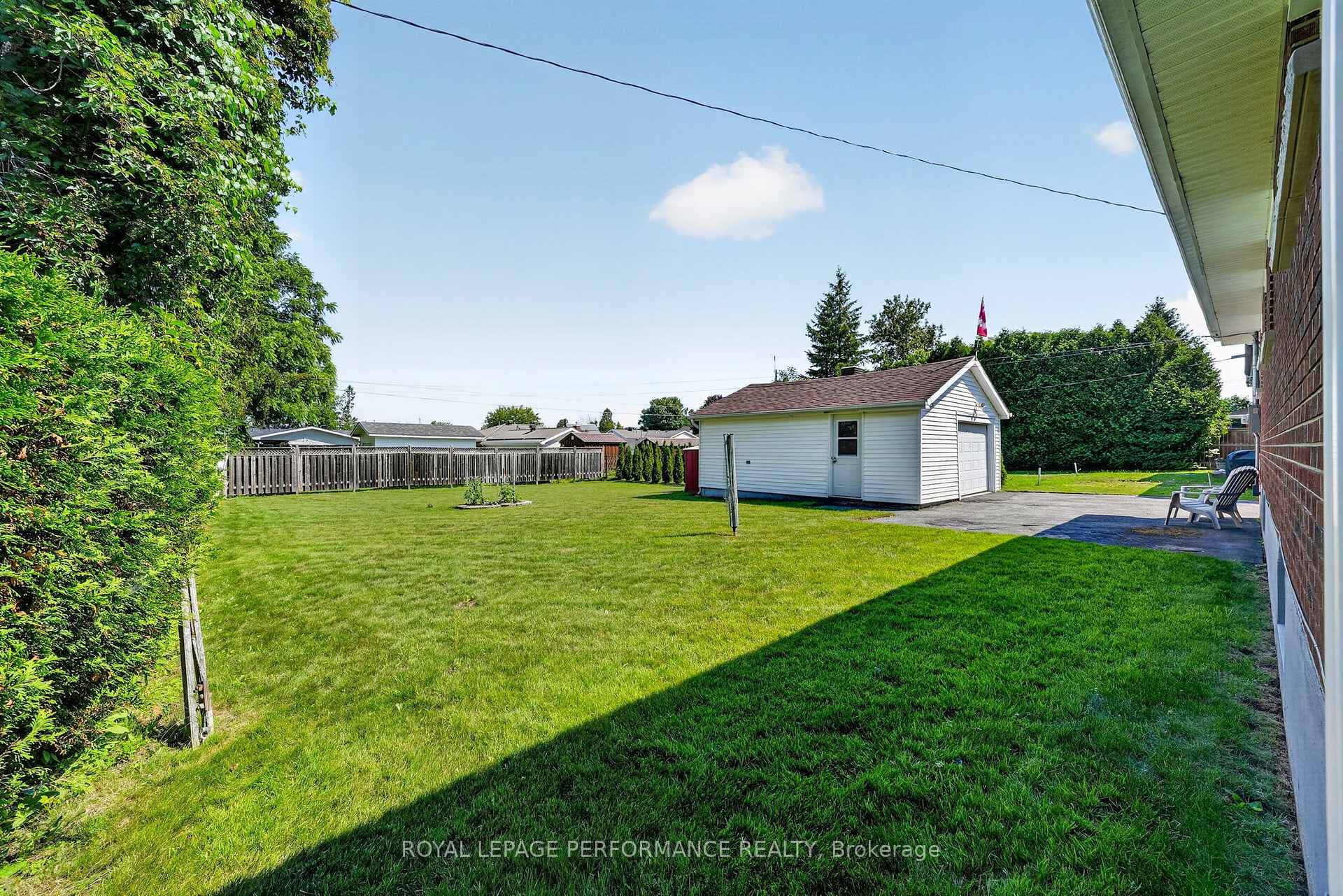 32 Frost Avenue photo 42