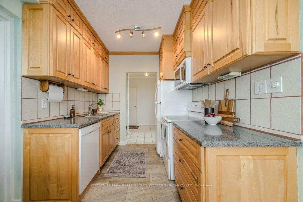 19 Woodlawn Road Unit 913 photo 21