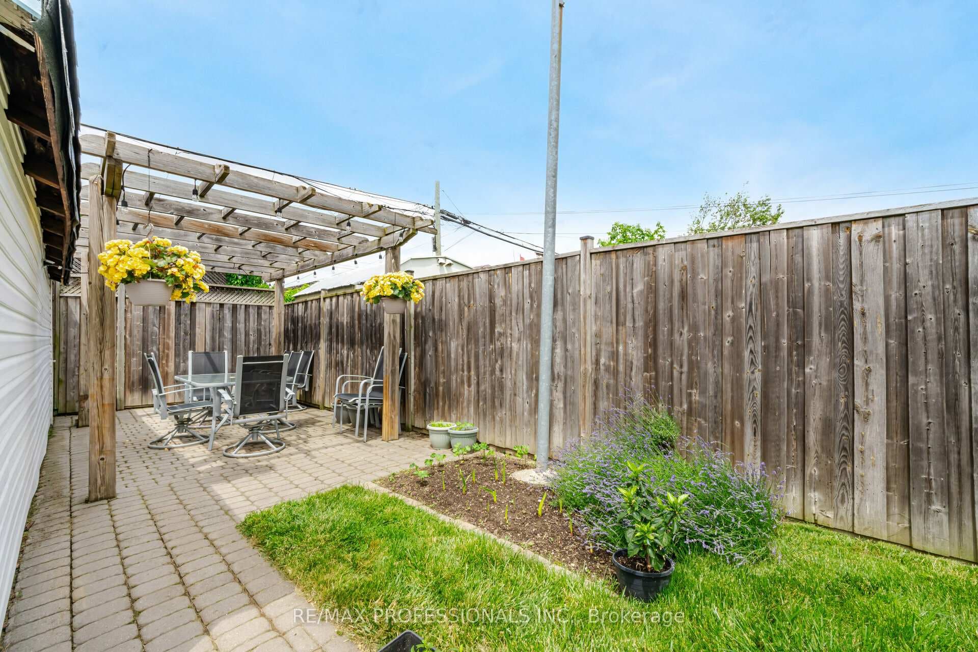 162 Aileen Avenue photo 34