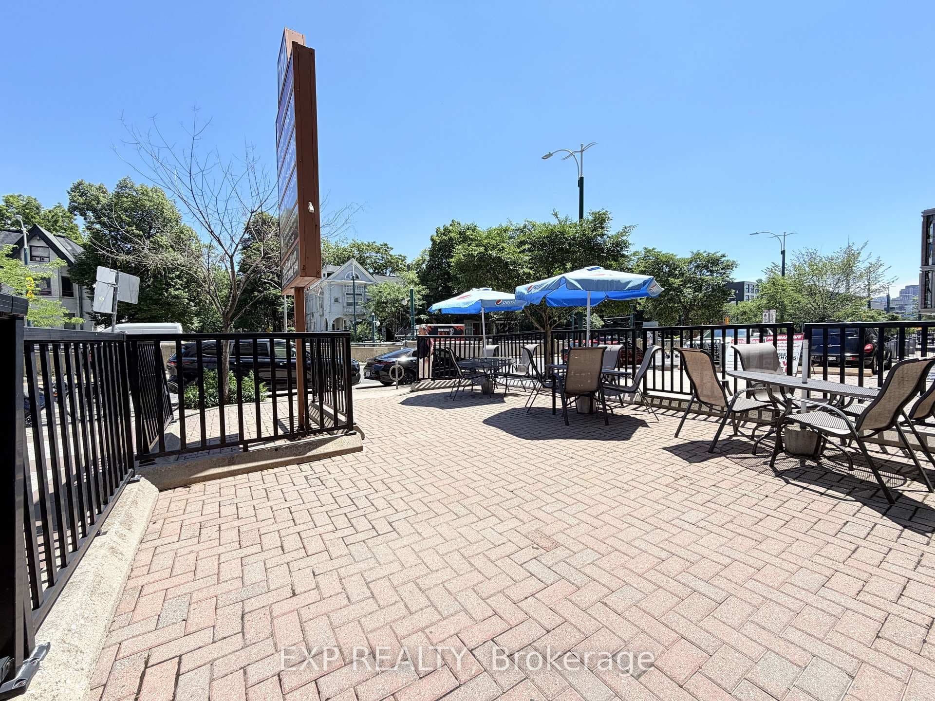 720 Spadina Avenue photo 7