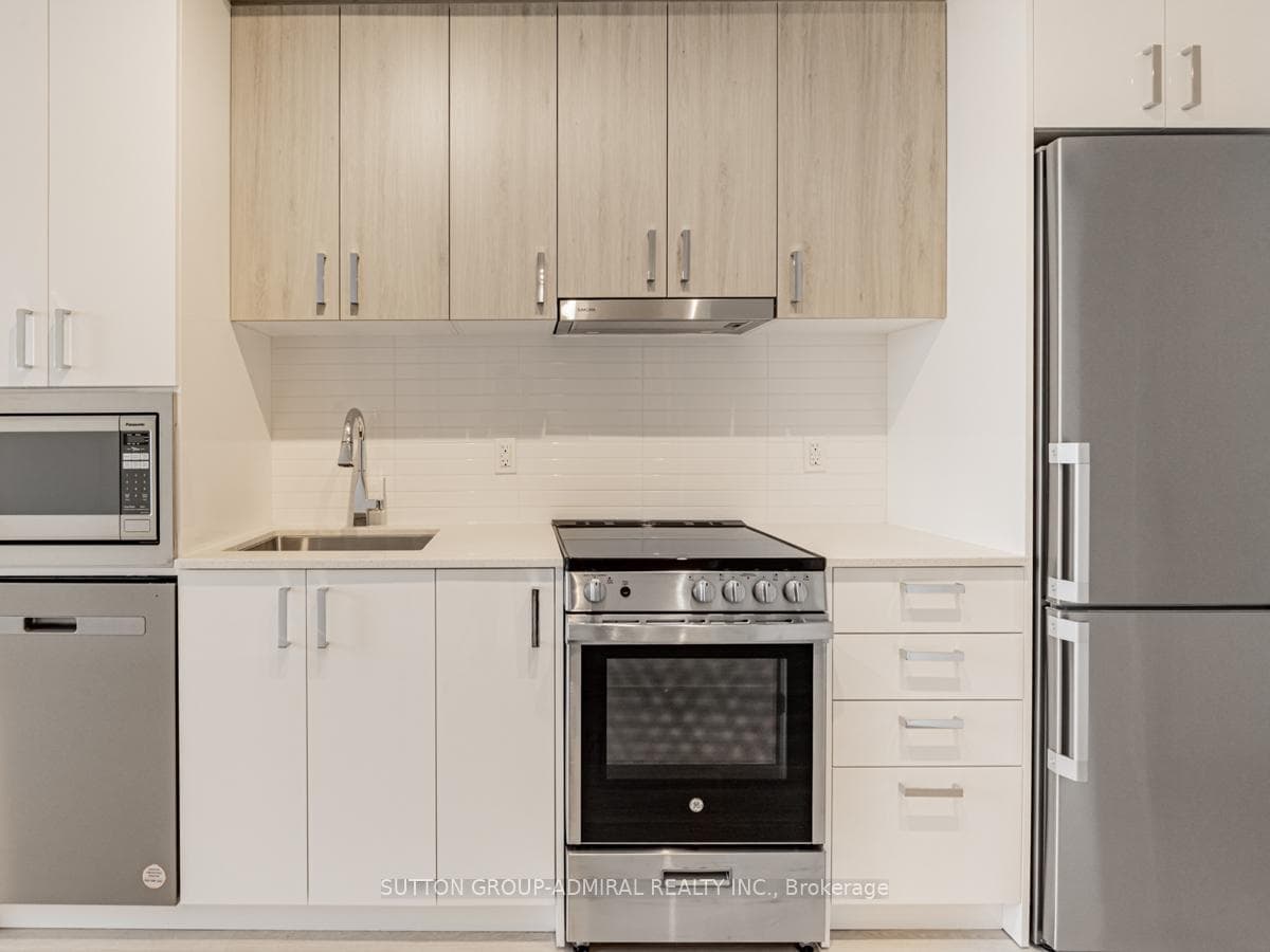 30 Upper Mall Way Unit 1106A photo 9