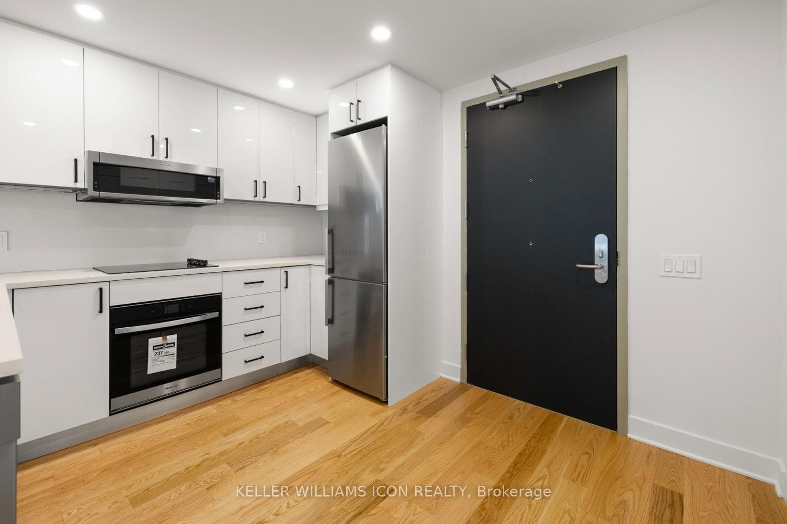180 George Street Unit 1405 photo 2