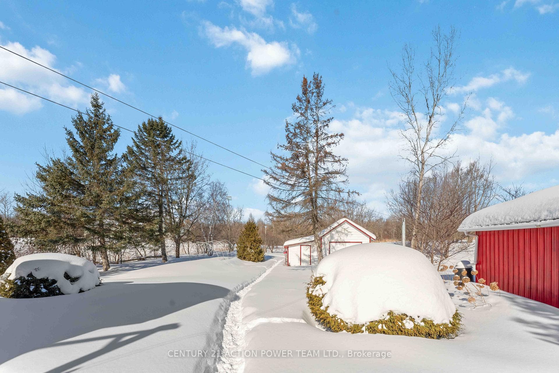 1705 OLD MONTREAL Road photo 35