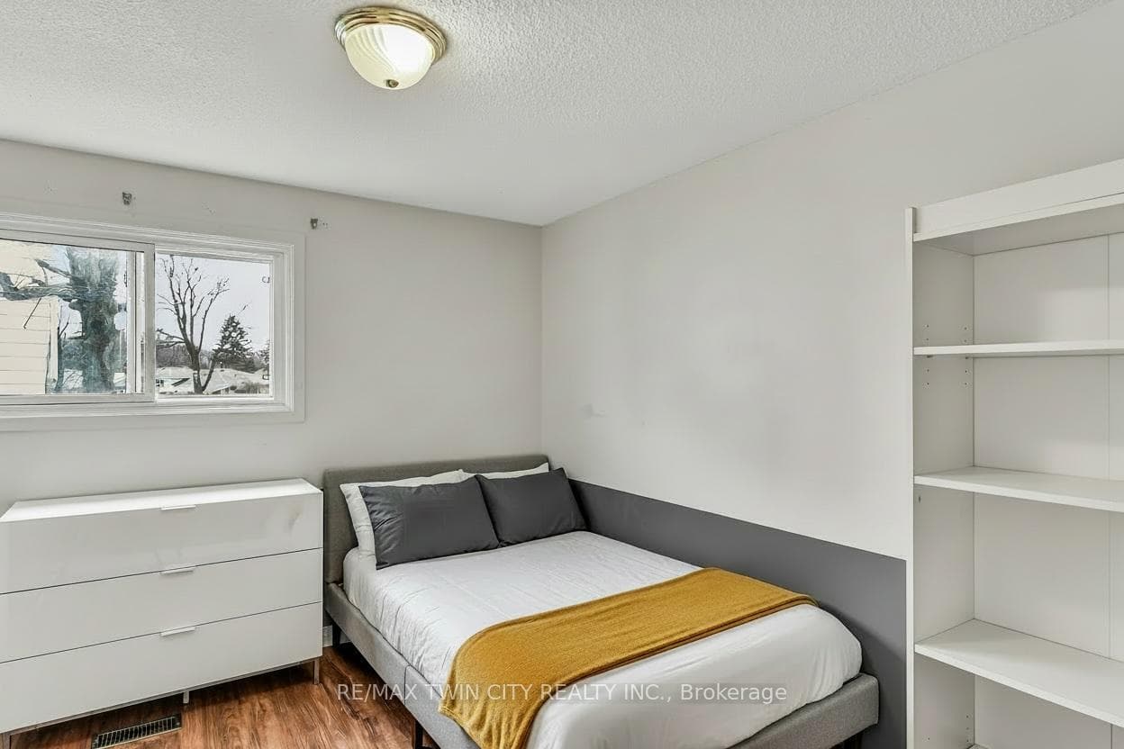 223 Golden Orchard Crescent photo 14