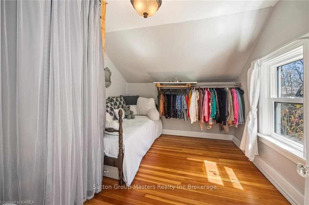 2231 WELLINGTON Street photo 34