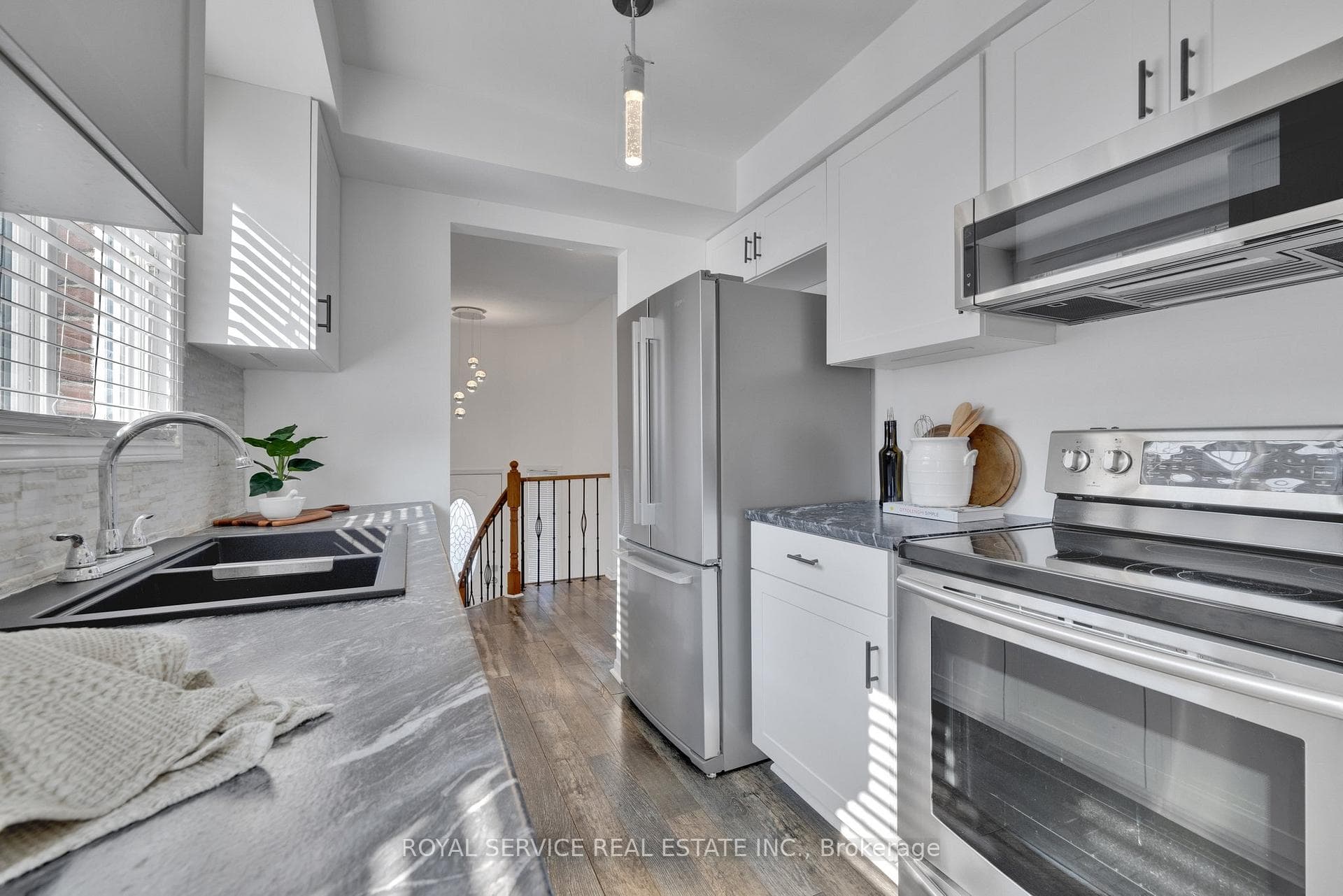 Gorgeous White Shaker Cabinet Kitchen