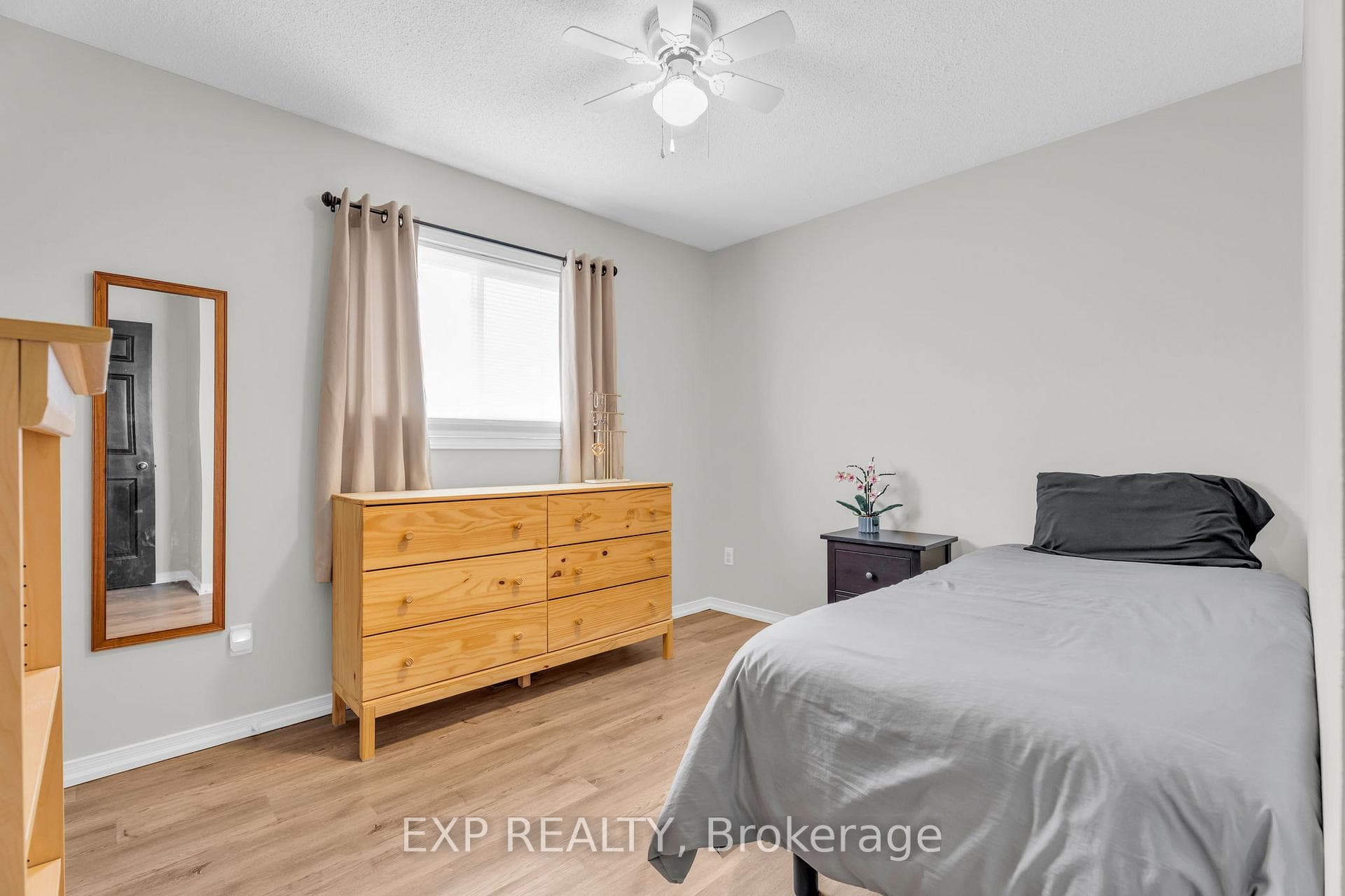 22 Bristol Avenue photo 28