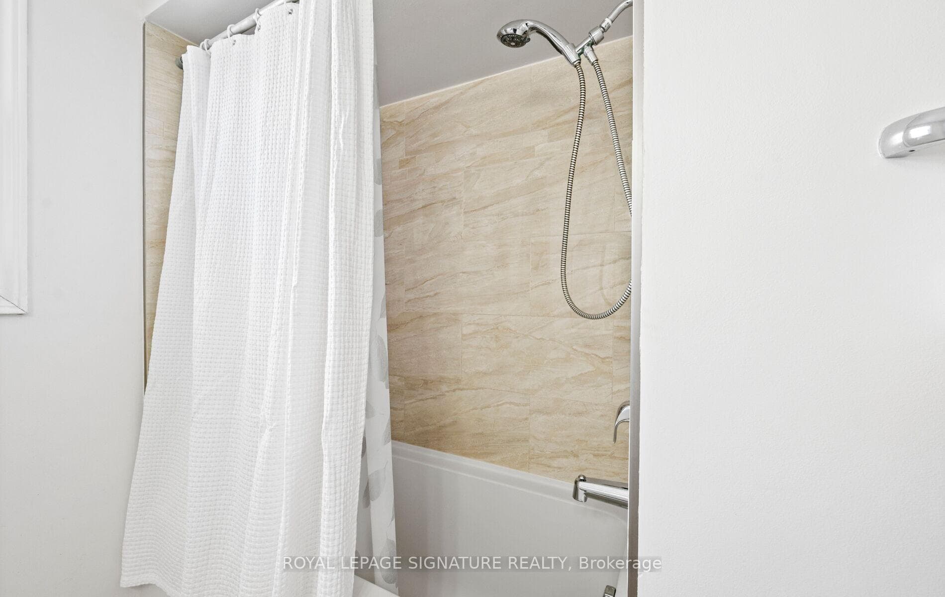 2094 Farrier Mews photo 23