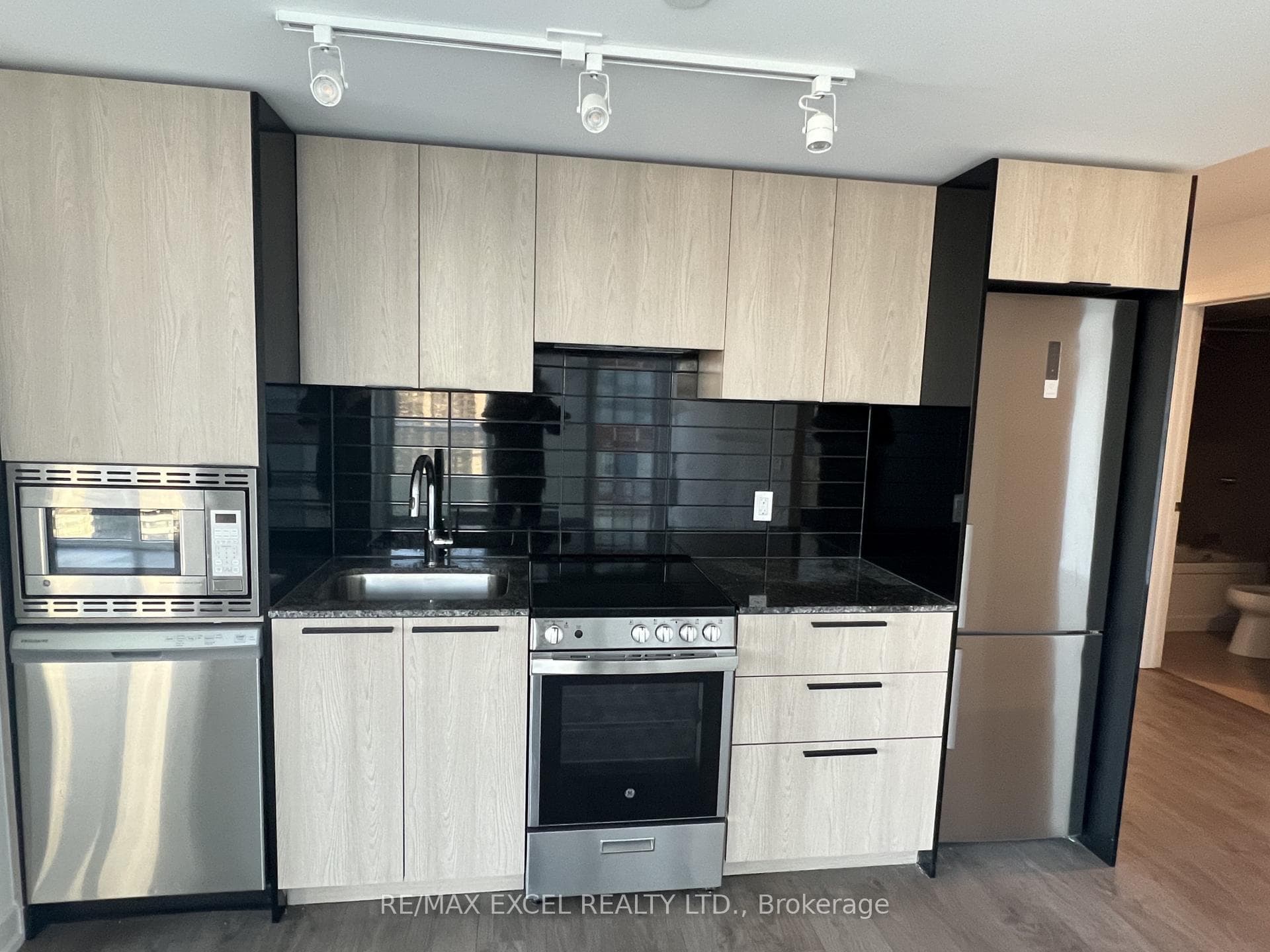 501 Yonge Street Unit 2005 photo 5
