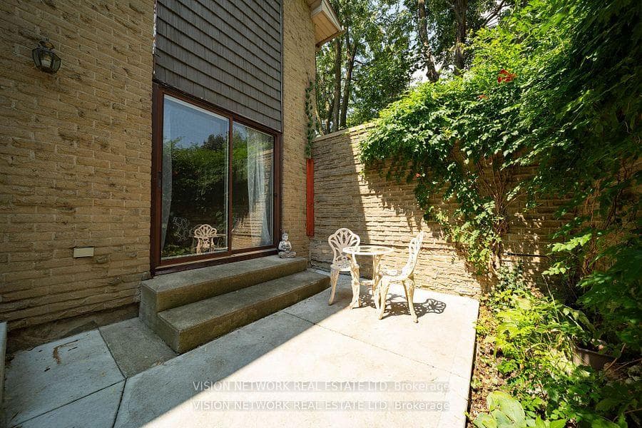 500 Southdale Road Unit 22 photo 3
