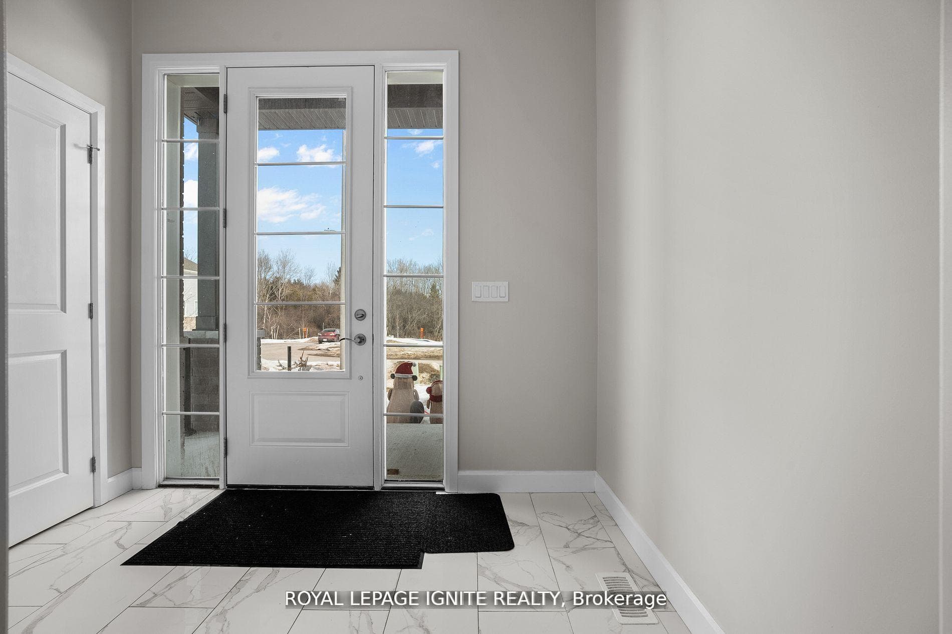 641 Lemay Grove photo 2