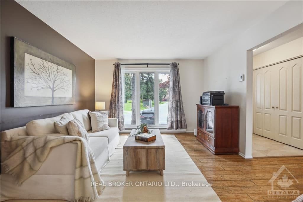 165 HUNTRIDGE photo 3