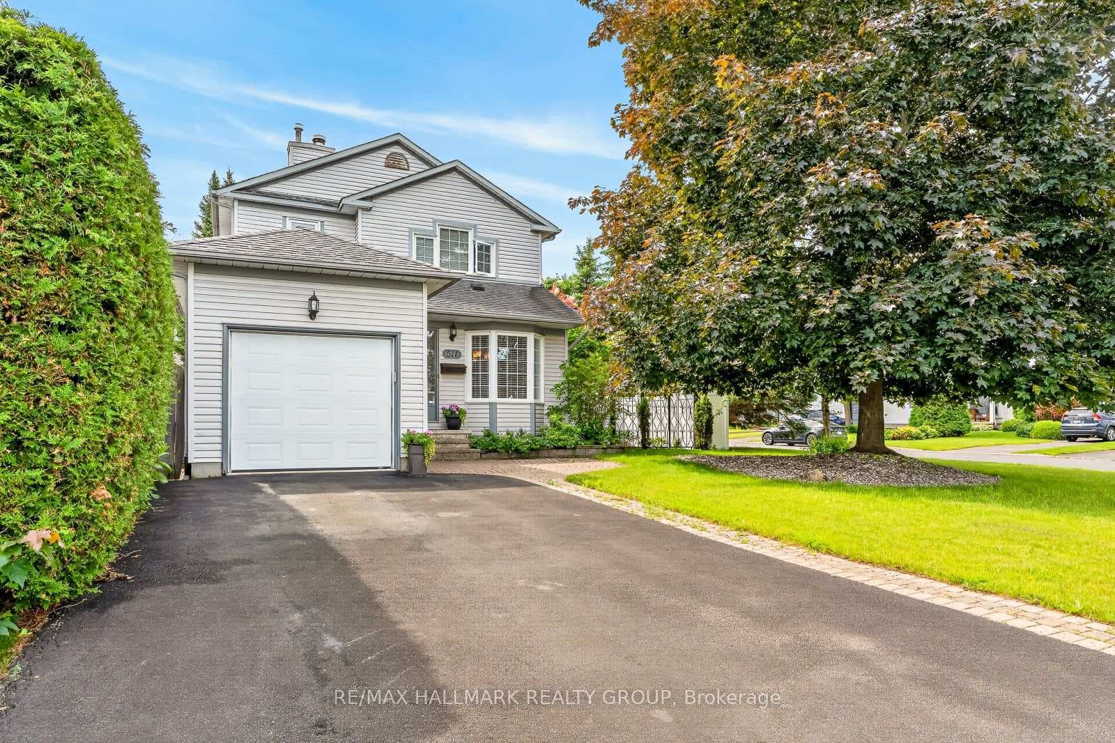 511 Deancourt Crescent photo 2