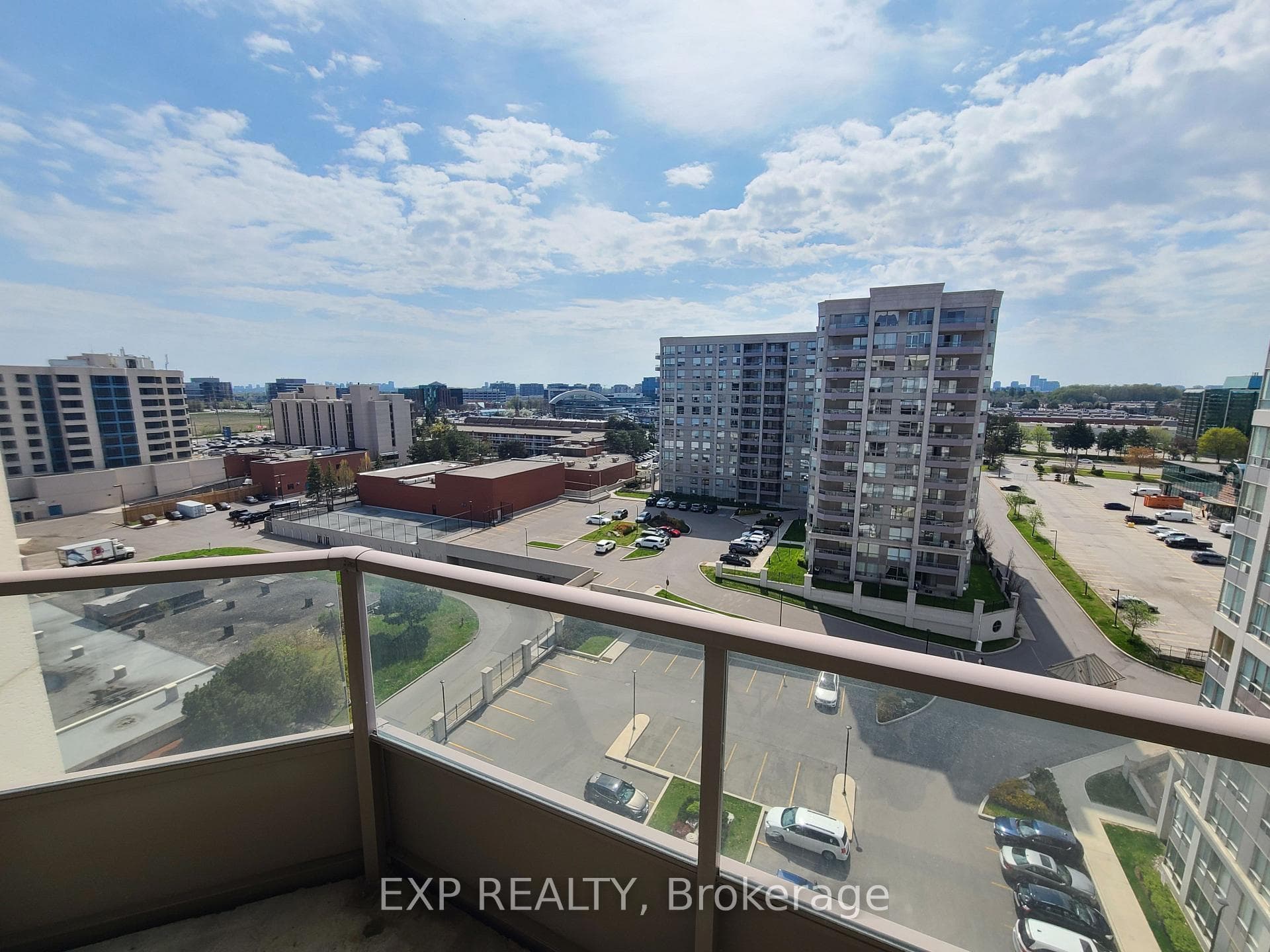9017 Leslie Street Unit Lph 102 photo 15
