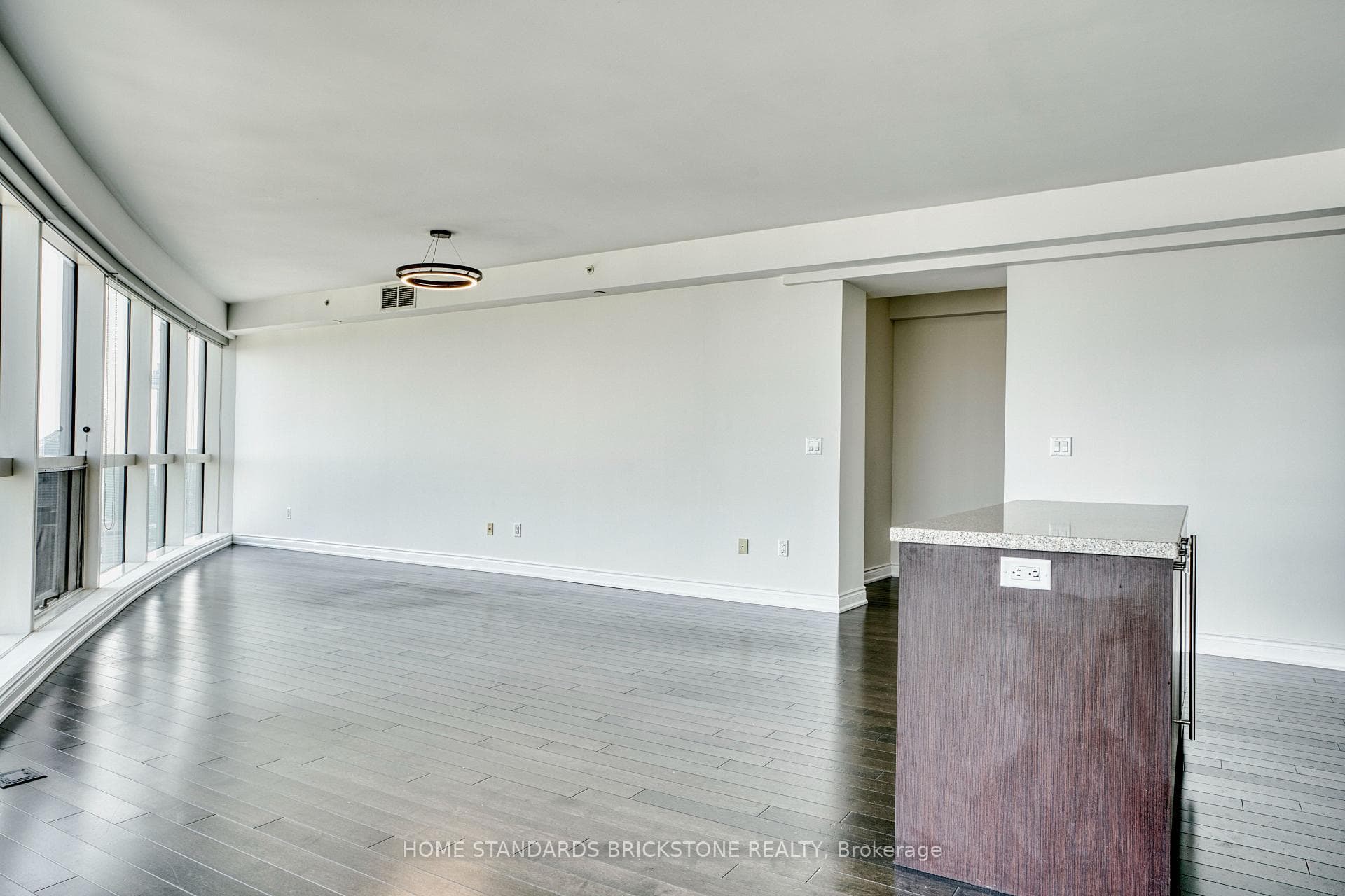 388 Yonge Street Unit 6107 photo 5