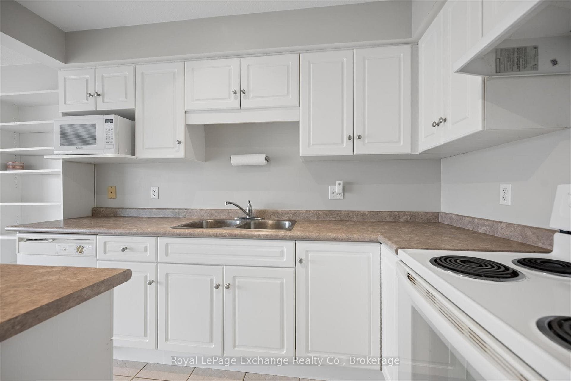 64 Hasler Crescent photo 15