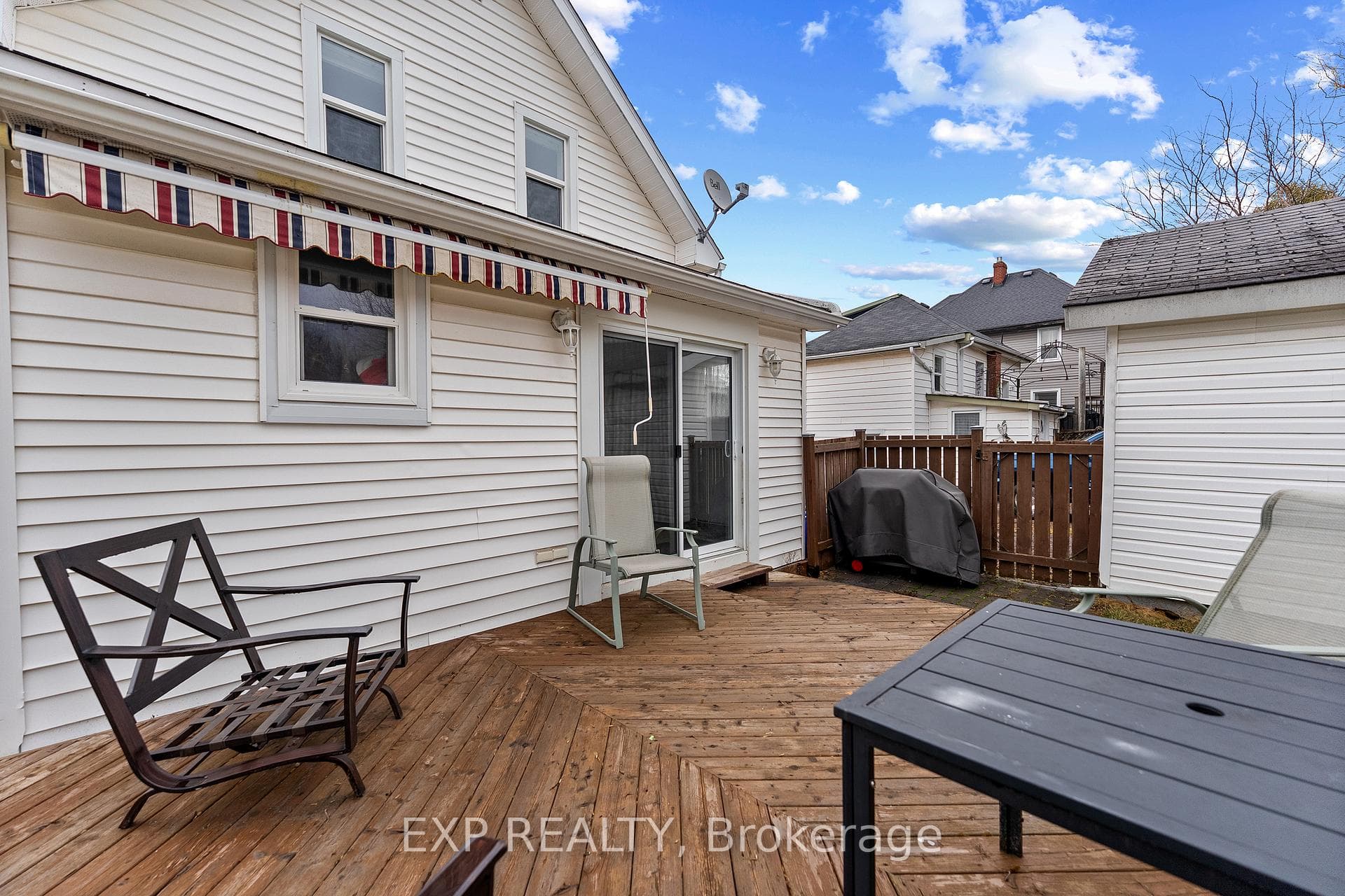 270 HARRY Street photo 5