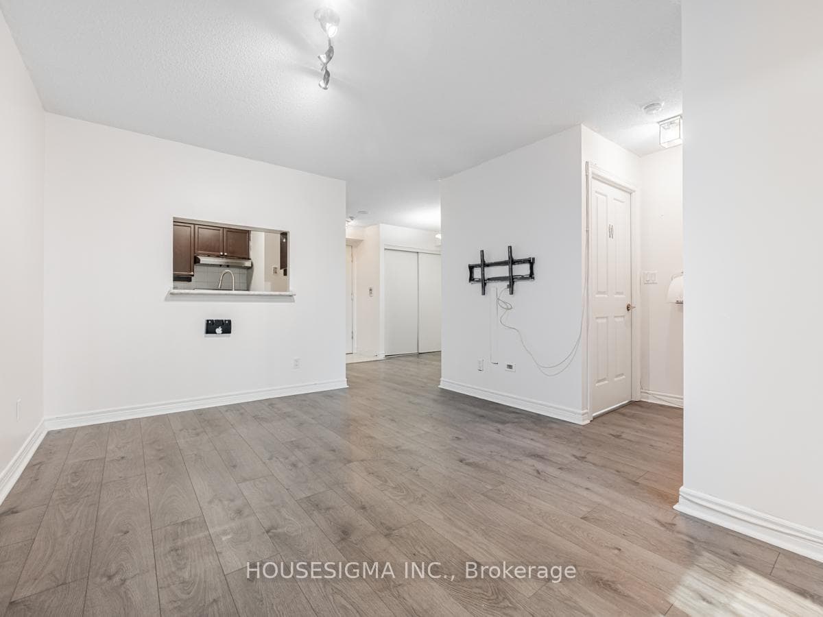68 Corporate Drive Unit 527 photo 14