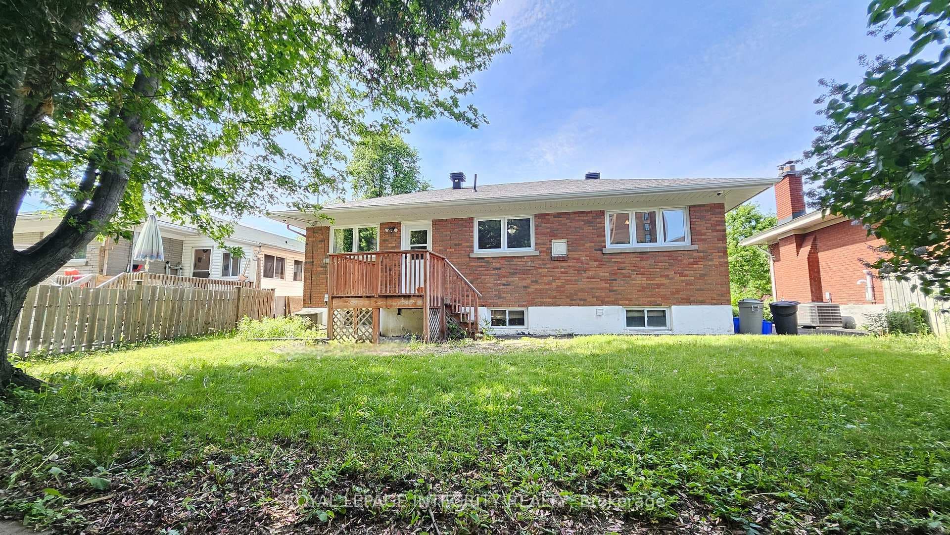 1764 Gage Crescent photo 3