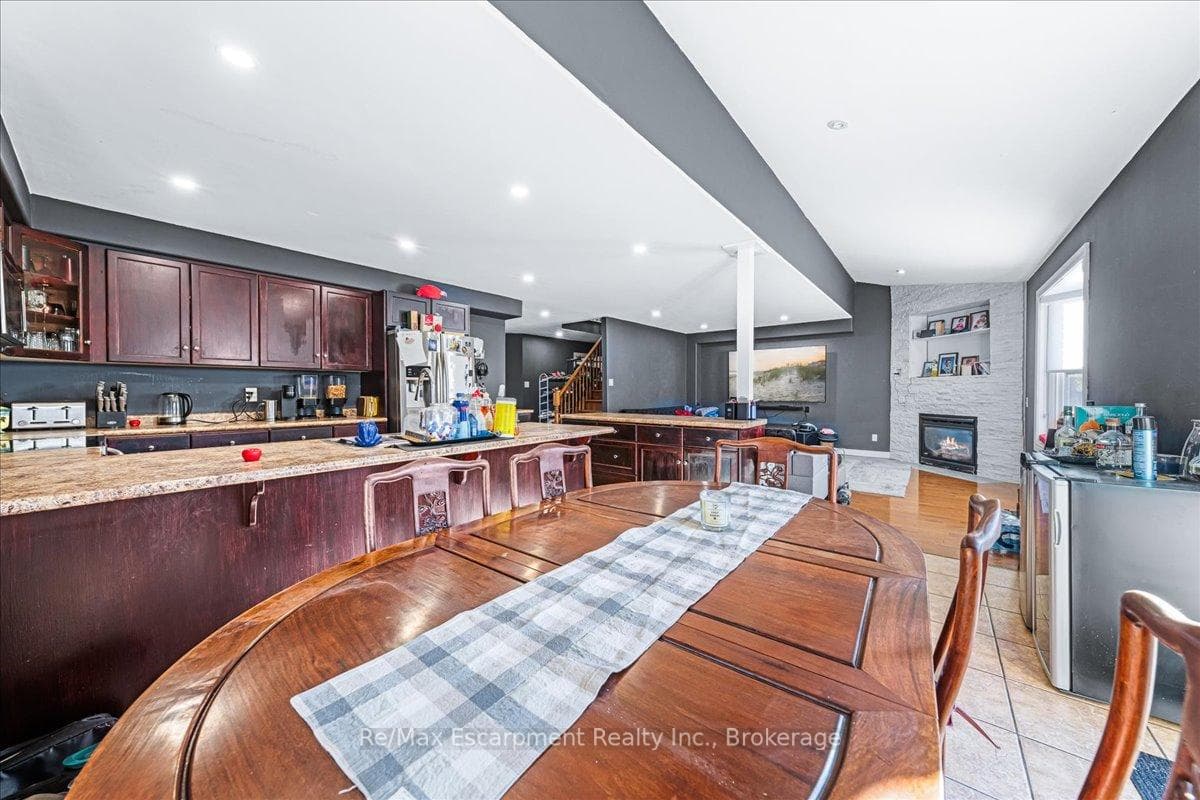182 Eringate Drive photo 12